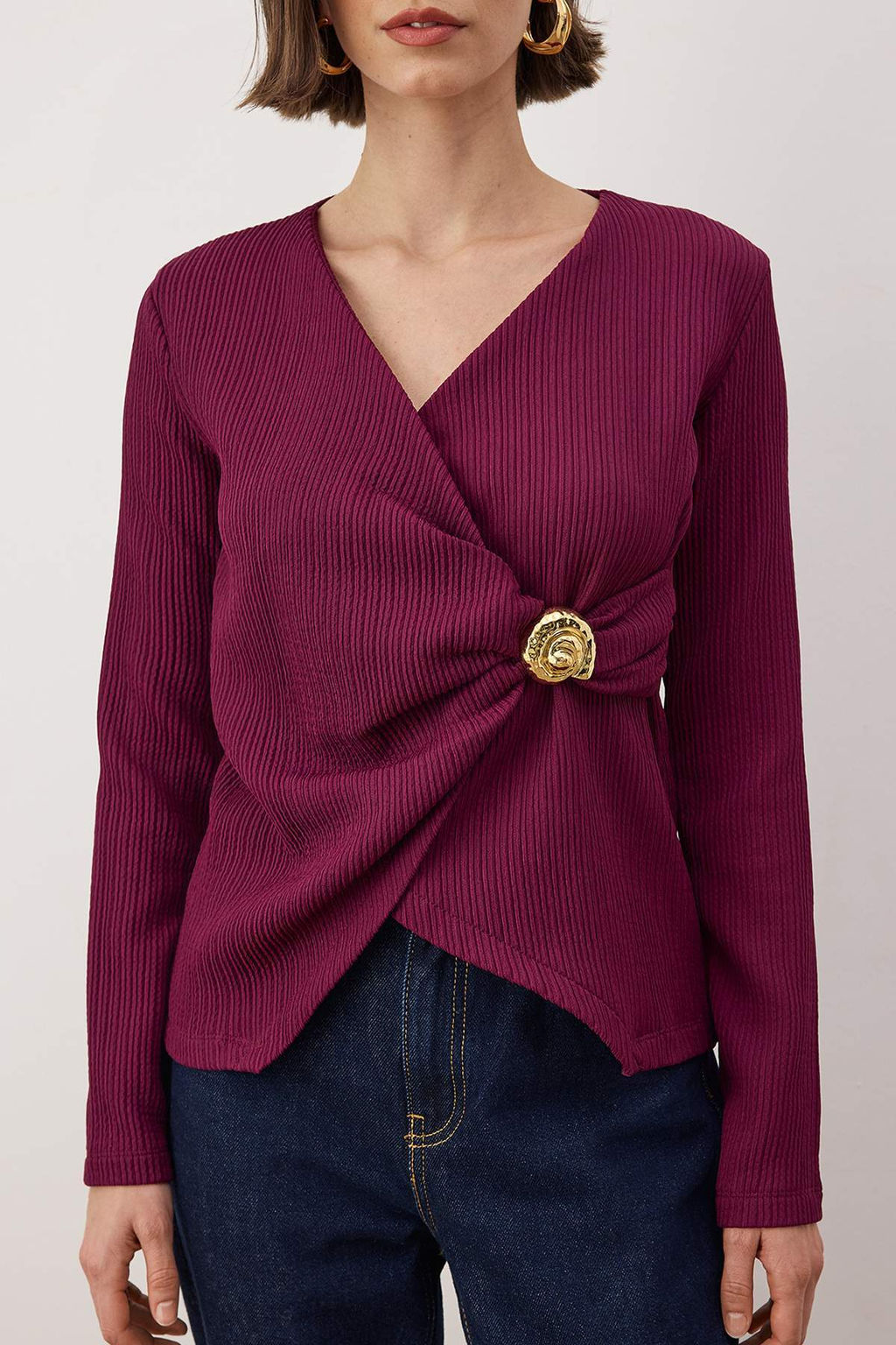 Bordo Aksesuar Detayl? Fitted/Vucuda Oturan Kruvaze Dokulu Orme Bluz TWOAW26BZ00310 - Trendyolmilla фото 3