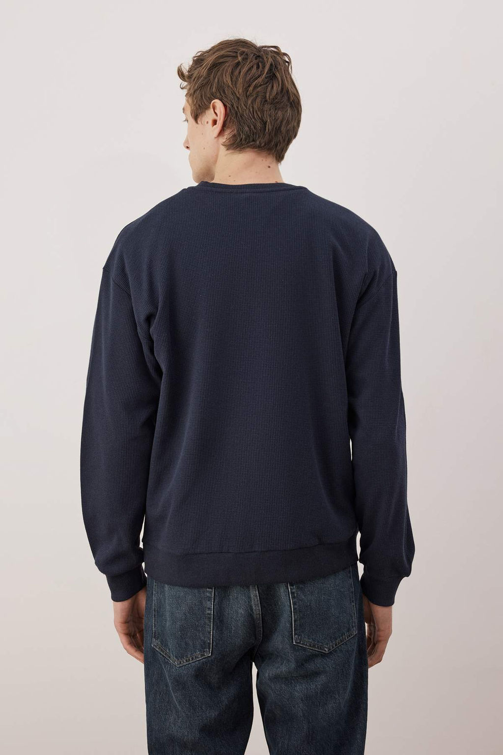 Koyu Lacivert Oversize/Genis Kesim Bisiklet Yaka Kaplan Nak?sl? Sardonsuz Sweatshirt TMNAW25SW00194