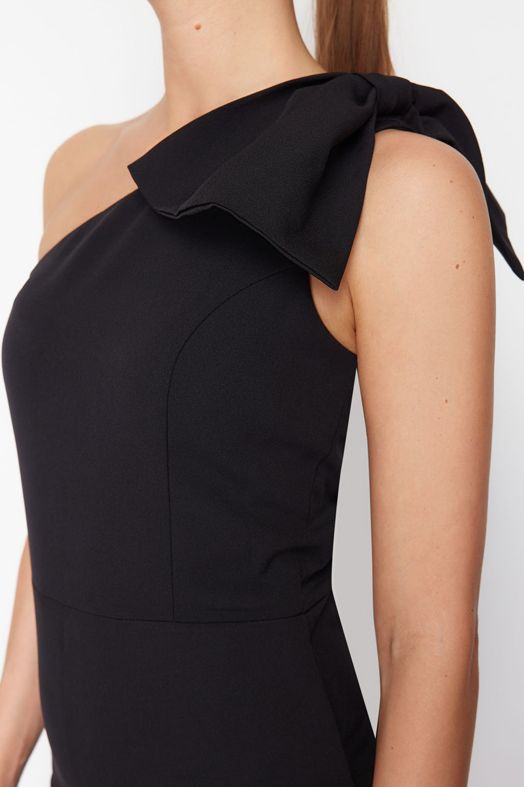 Siyah Fiyonk Detayl? Tek Kol Dokuma Tulum TPRSS24TU00010