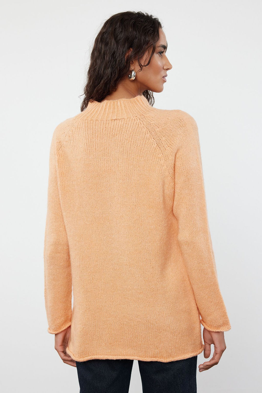 Turuncu Yumusak Dokulu Dik Yaka Dikissiz Triko Kazak TWOAW25KZ00048