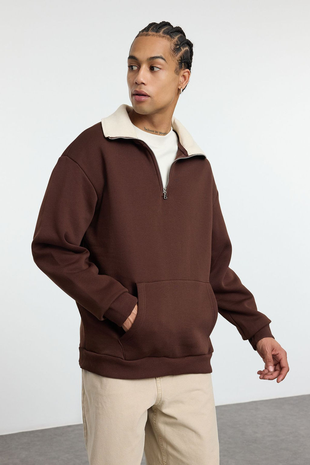 Kahverengi Oversize/Genis Kesim Dik Yaka Fermuarl? Ici Polarl?/S?cak Tutan Sweatshirt TMNAW25SW00081