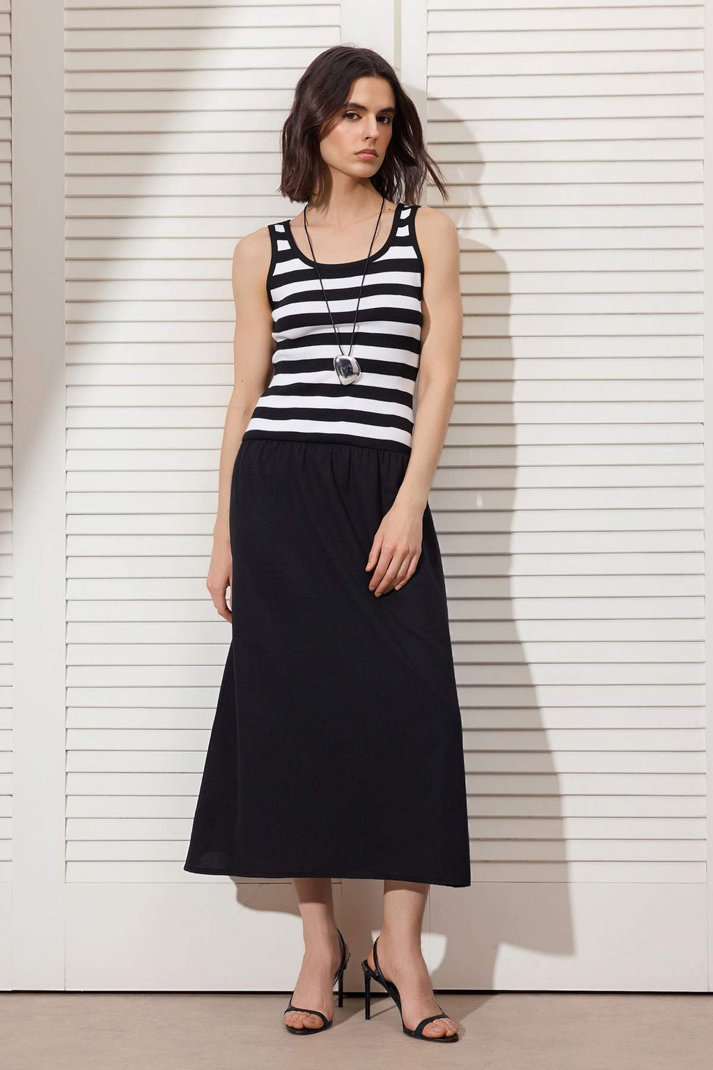 Siyah Maxi Triko Dokuma Etekli Elbise TWOSS26EL00175 - Trendyolmilla фото 2