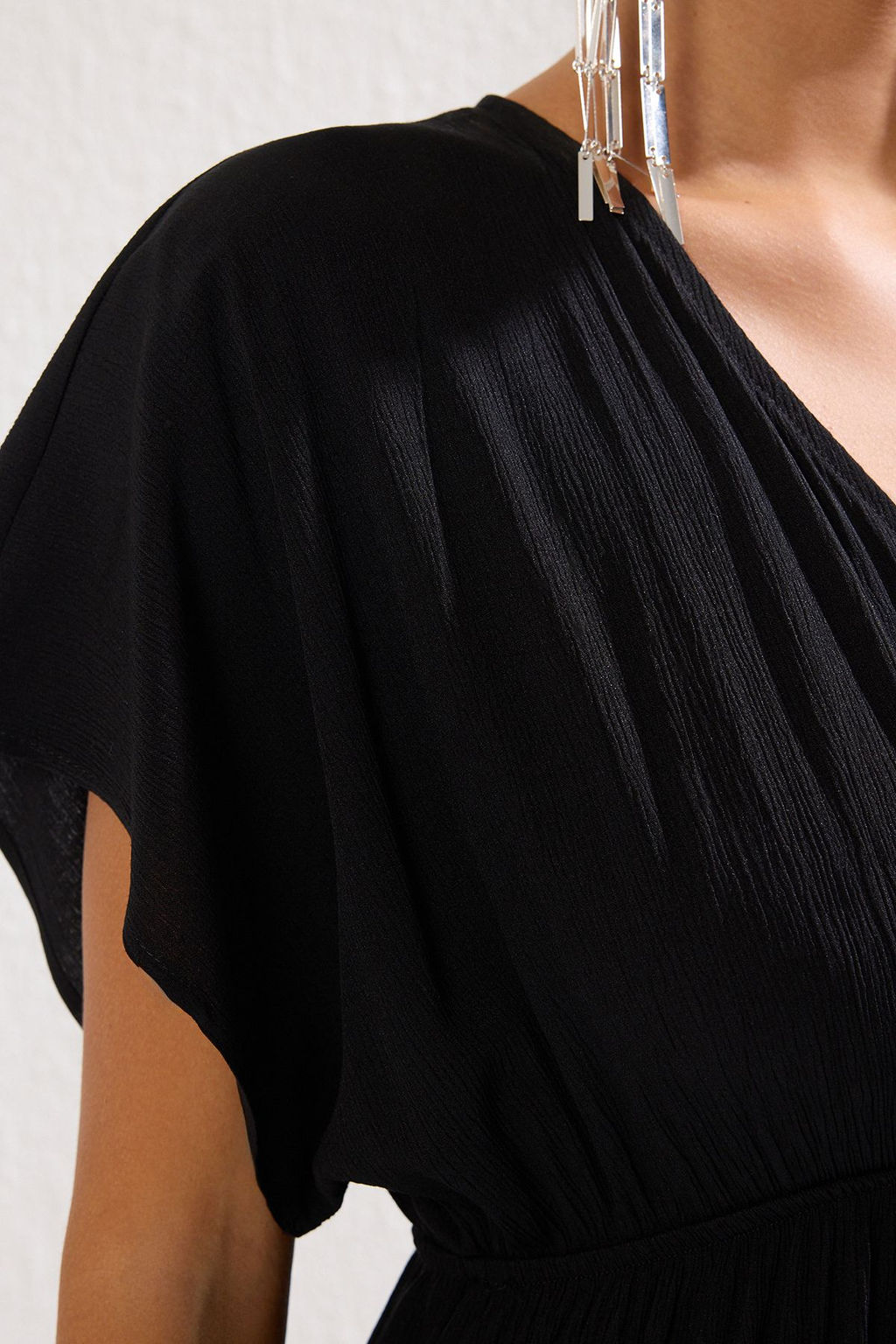 Trendyolmilla Siyah Dokuma Puskullu Plaj Elbisesi TBESS25EL00059  фото 4