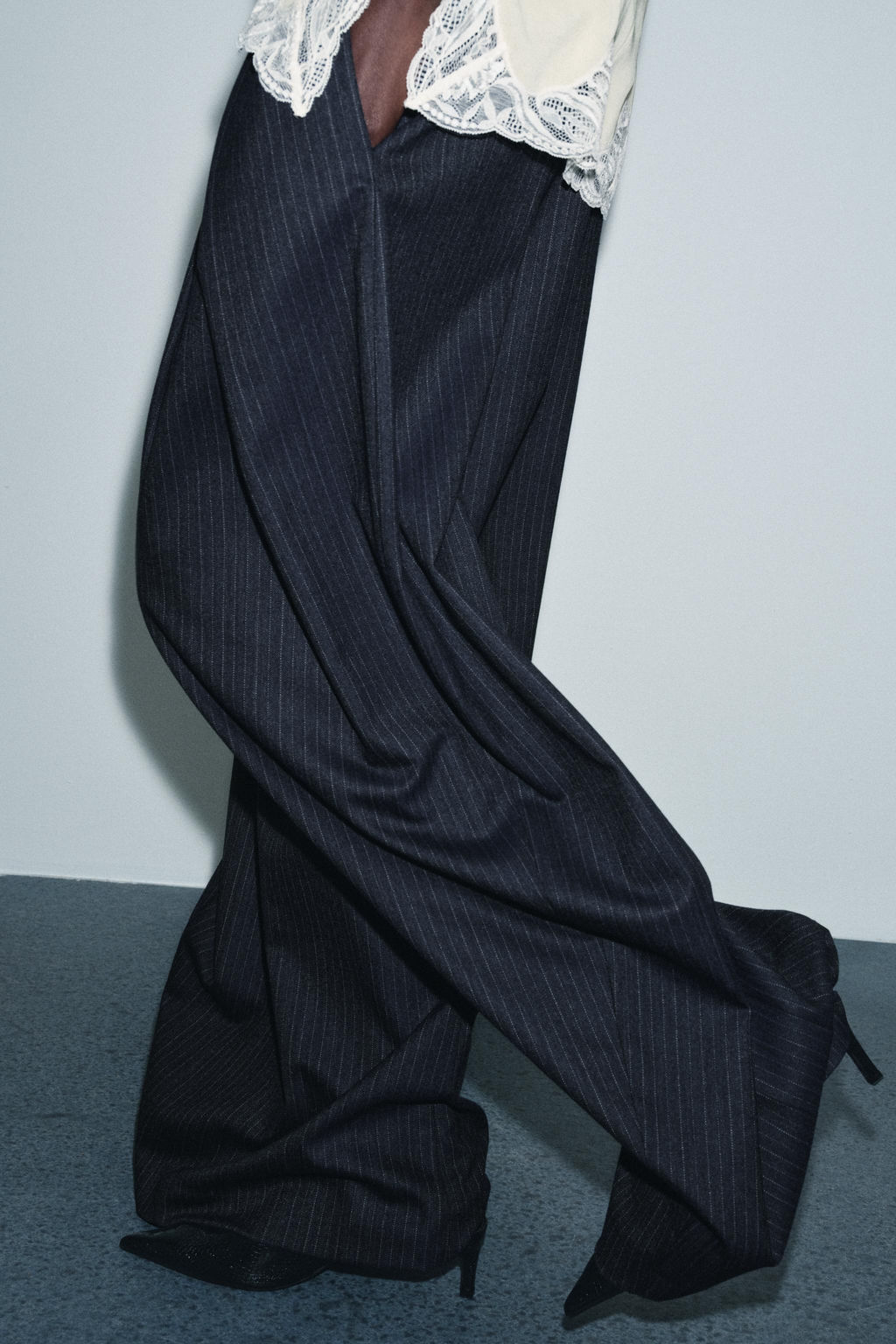 ZW COLLECTION PINSTRIPED DARTED TROUSERS - Zara фото 6