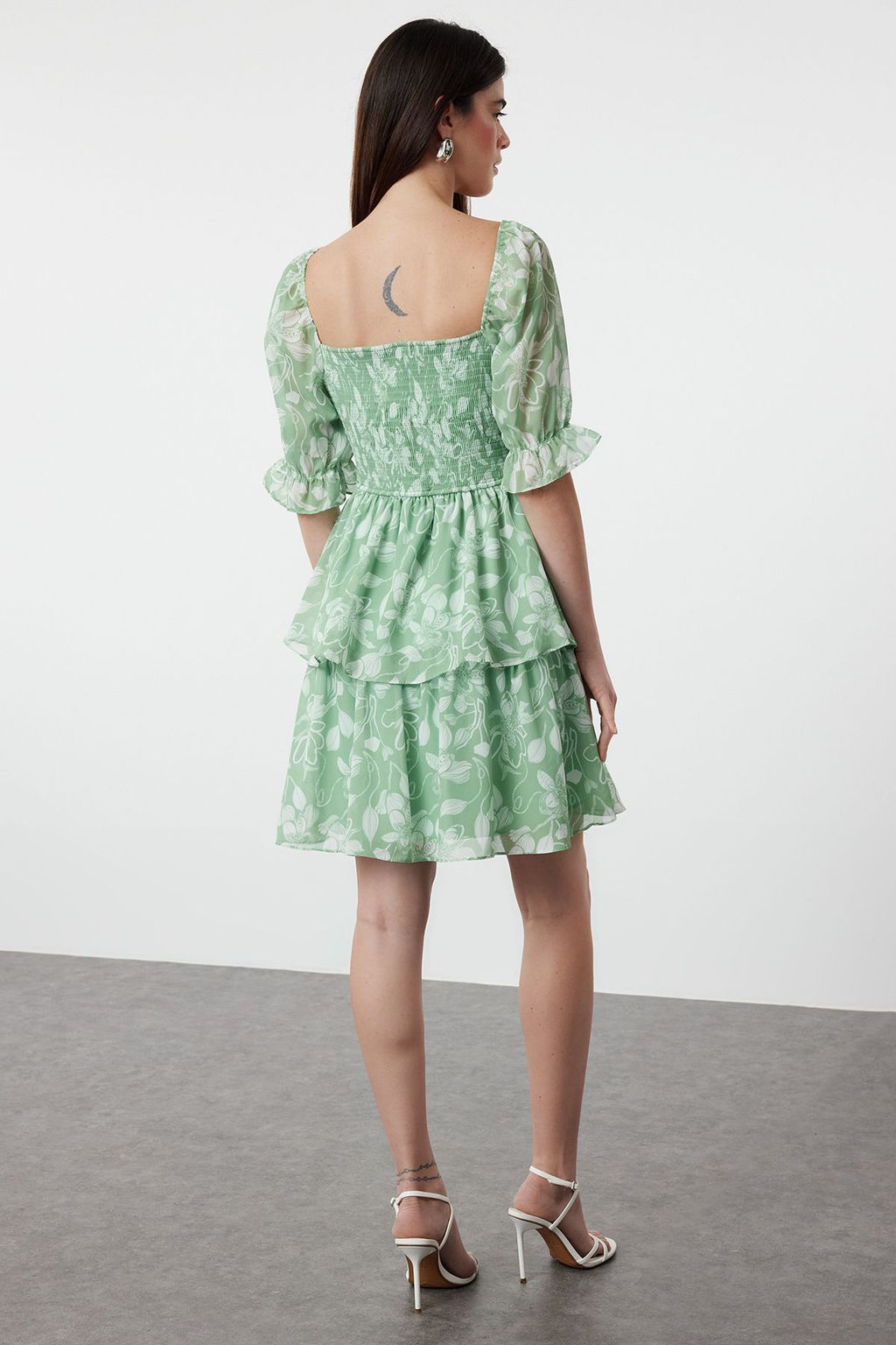 Mint Cicekli Etegi Volanl? Skater/Belden Ac?lan Sifon Mini Astarl? Dokuma Elbise TWOSS22EL2772