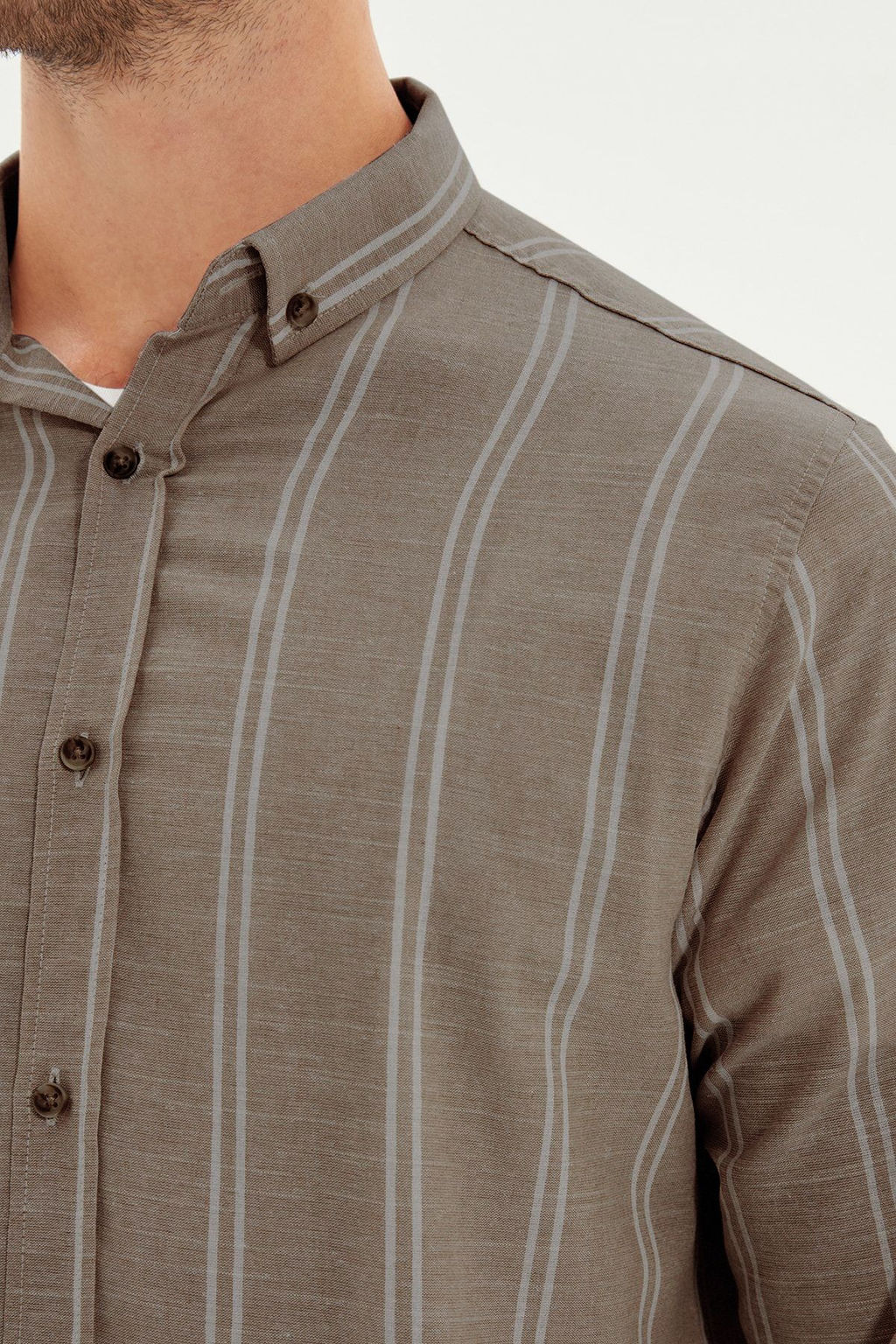 TRENDYOL MAN Beyaz Slim Fit Dugmeli Yaka Ince Cizgili Gomlek TMNSS20GO0092 - Trendyolmilla фото 43