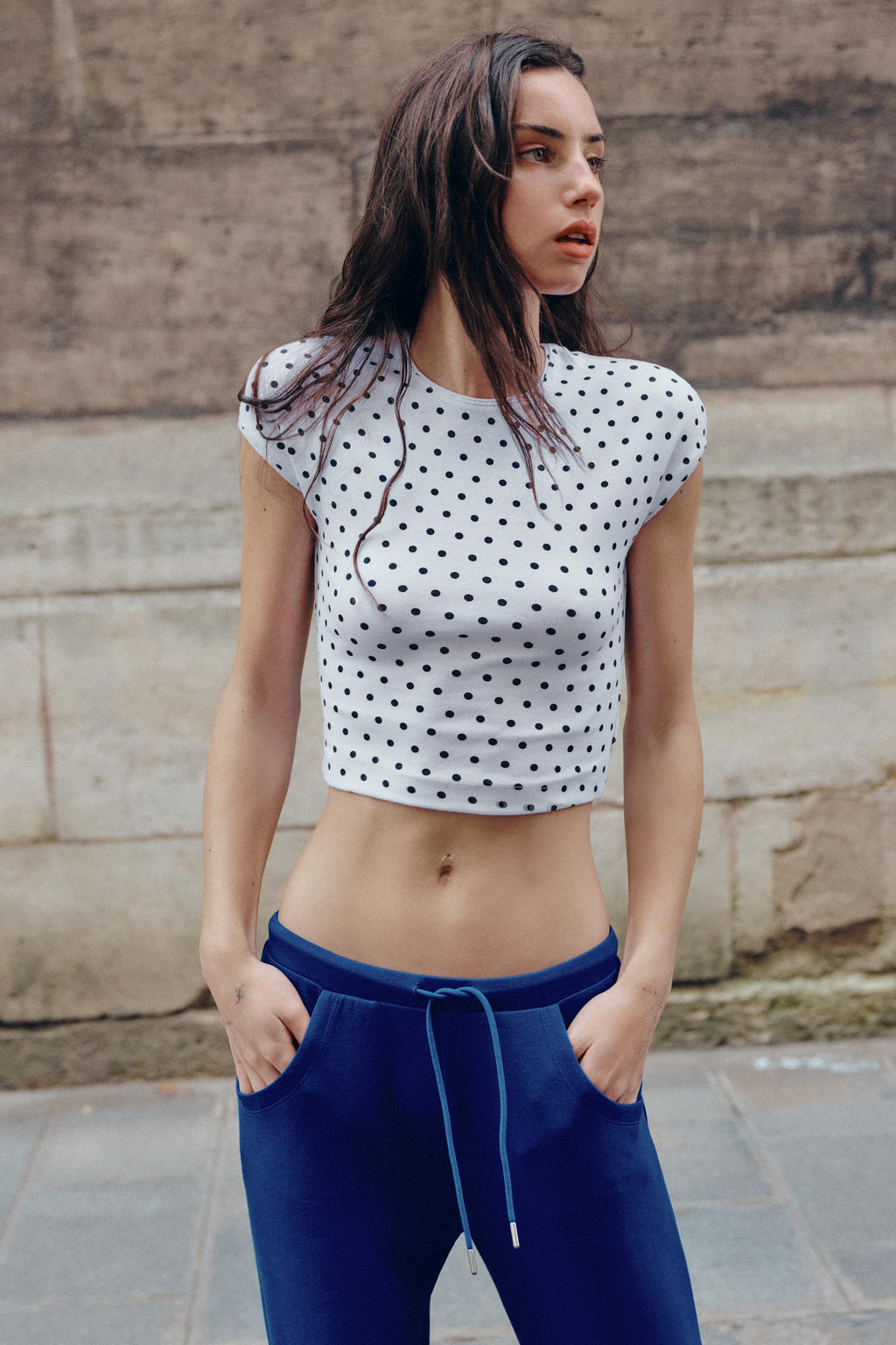 CAMISETA CROPPED MANGA CORTA LUNARES / Blanco / Negro - Zara фото 13