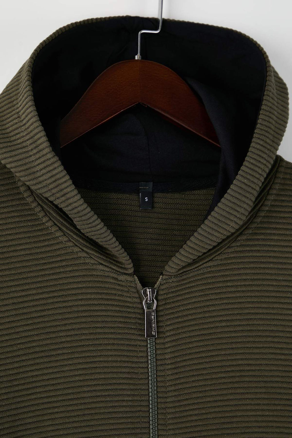 Siyah Regular/Normal Kesim Fermuarl? Kapusonlu Dokulu Sweatshirt TMNAW26SW00067 - Trendyolmilla фото 9