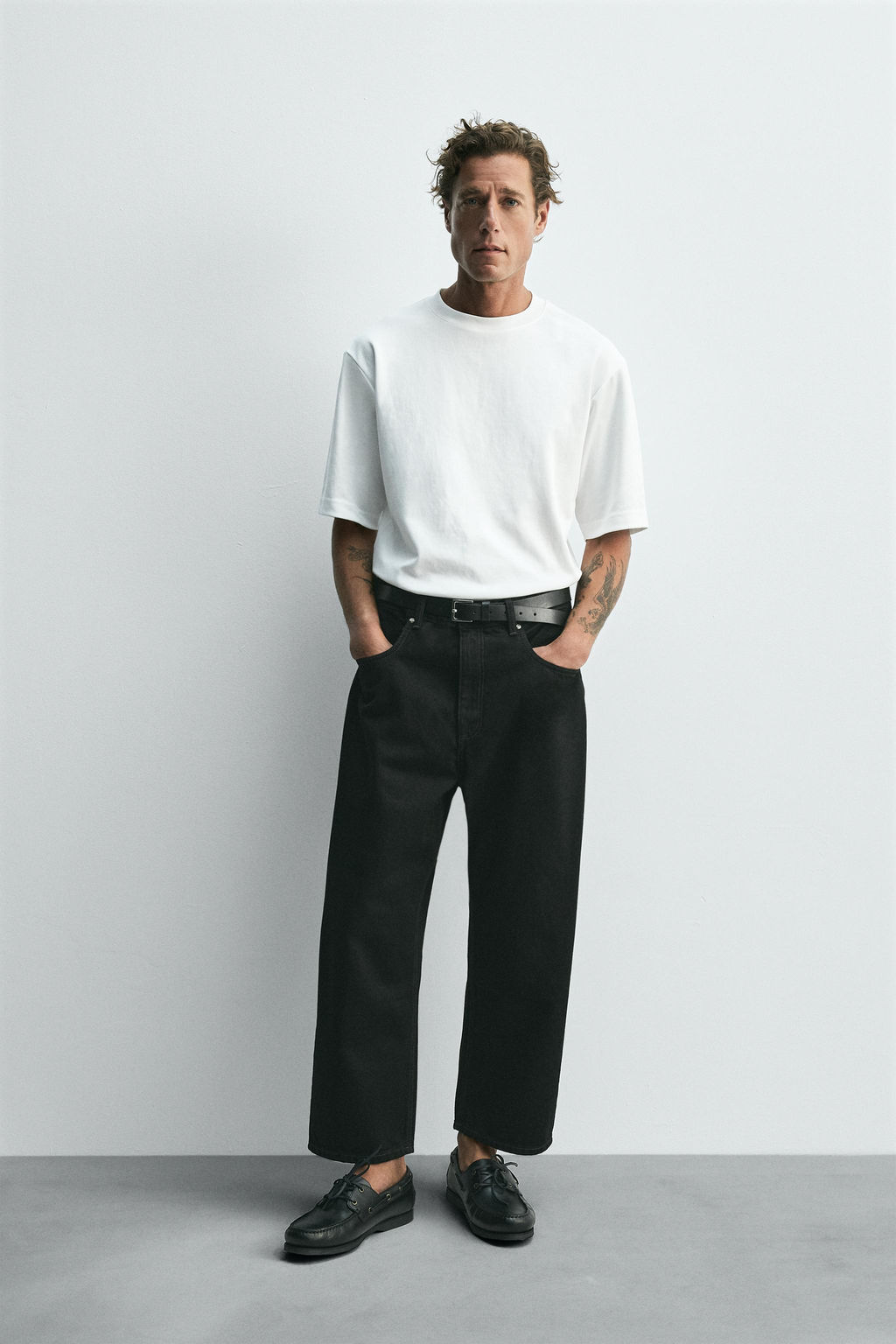TAPERED WIDE-LEG JEANS