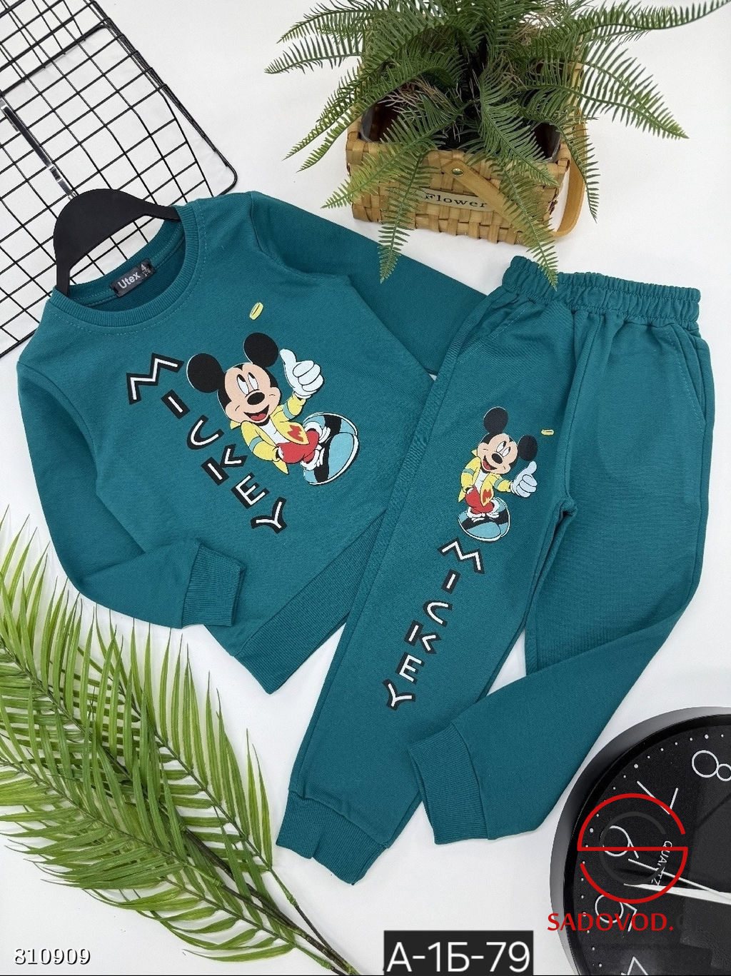 Костюм для мальчика с рисунком