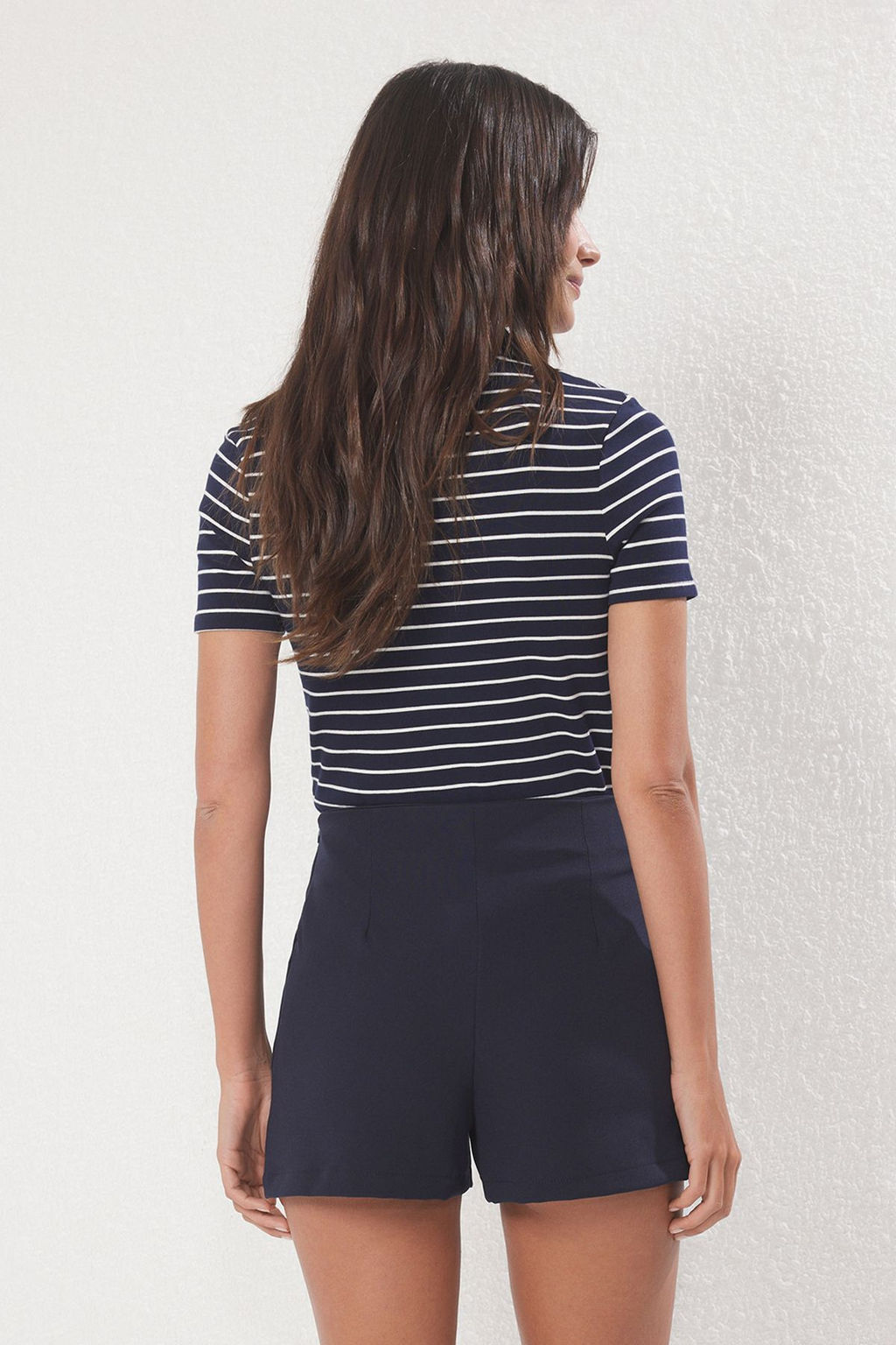 TRENDYOLMILLA Lacivert Gold Dugme Detayl? K?sa Sort & Bermuda TWOSS25SR00186  фото 4