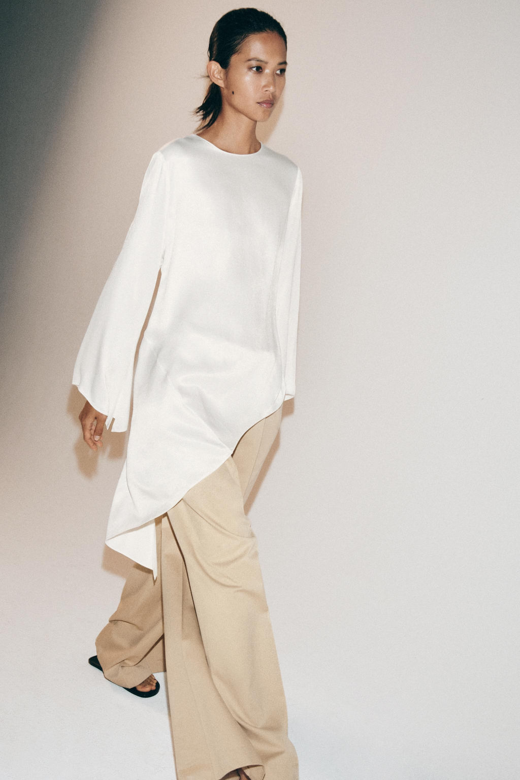 TOP ASIM?TRICO SATINADO ZW COLLECTION / Blanco roto - Zara фото 10