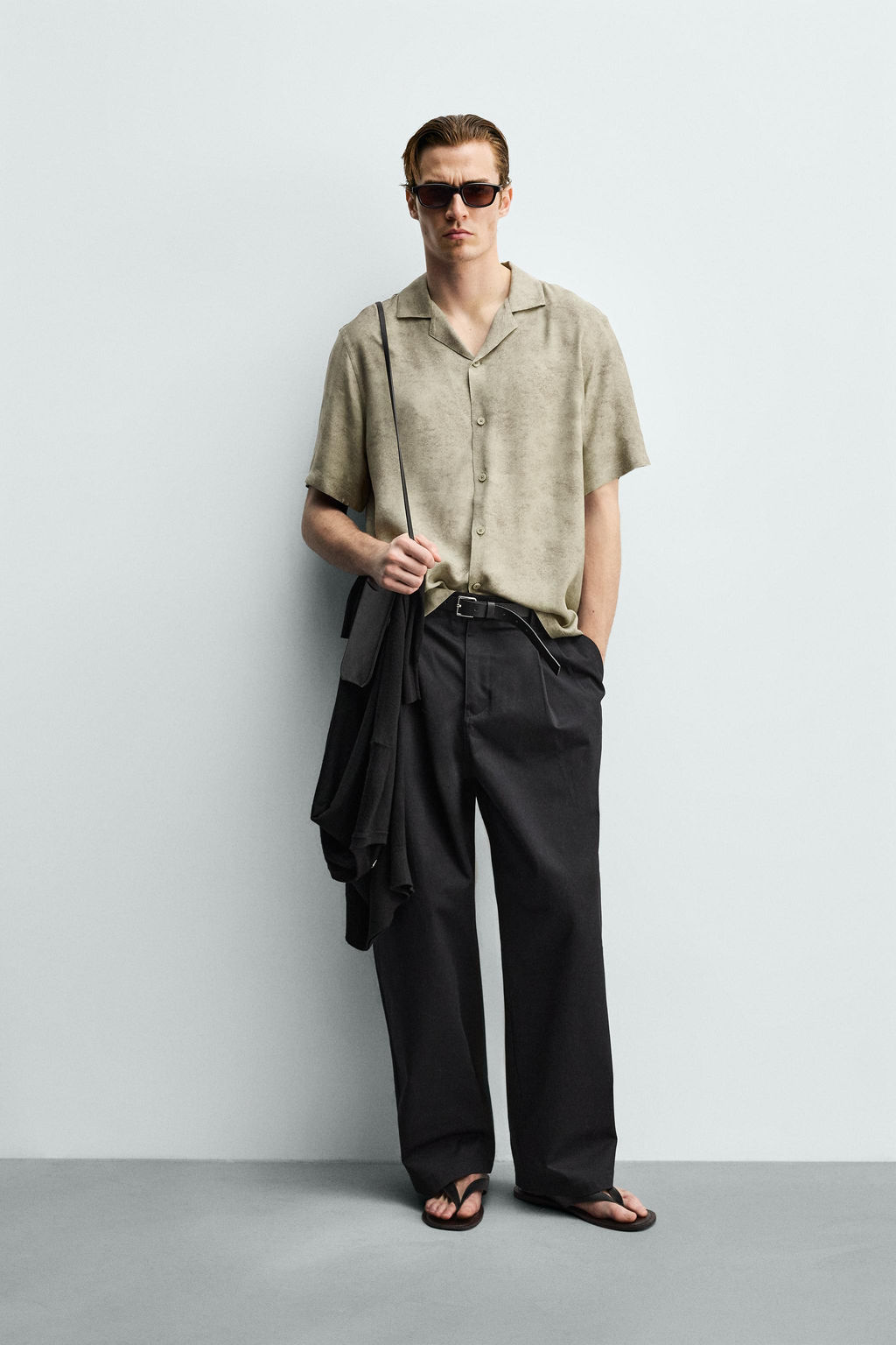 CAMISA SATINADA RELAXED FIT / Beige