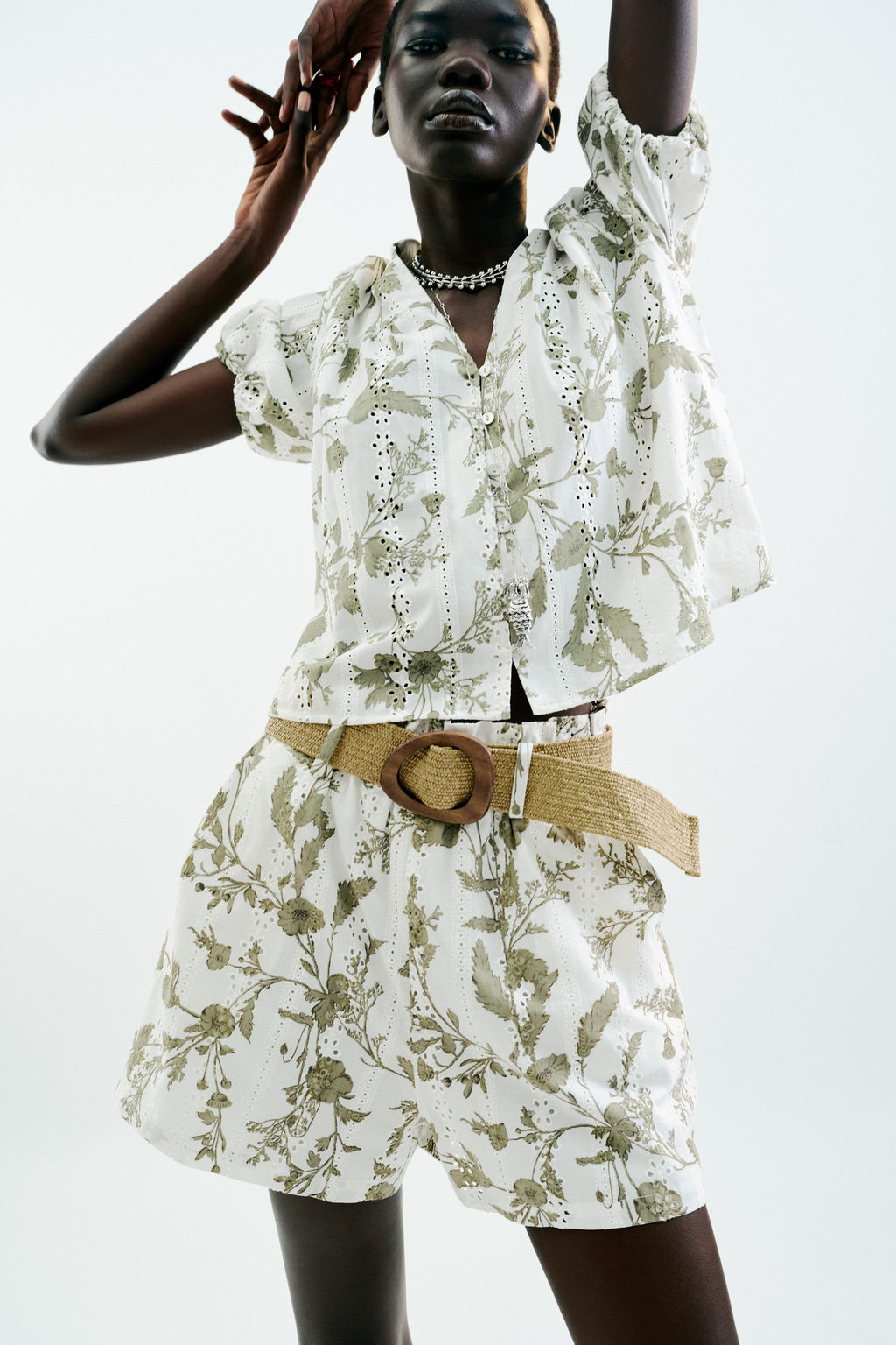 PRINTED BERMUDA SHORTS WITH PERFORATED EMBROIDERY - Zara фото 8