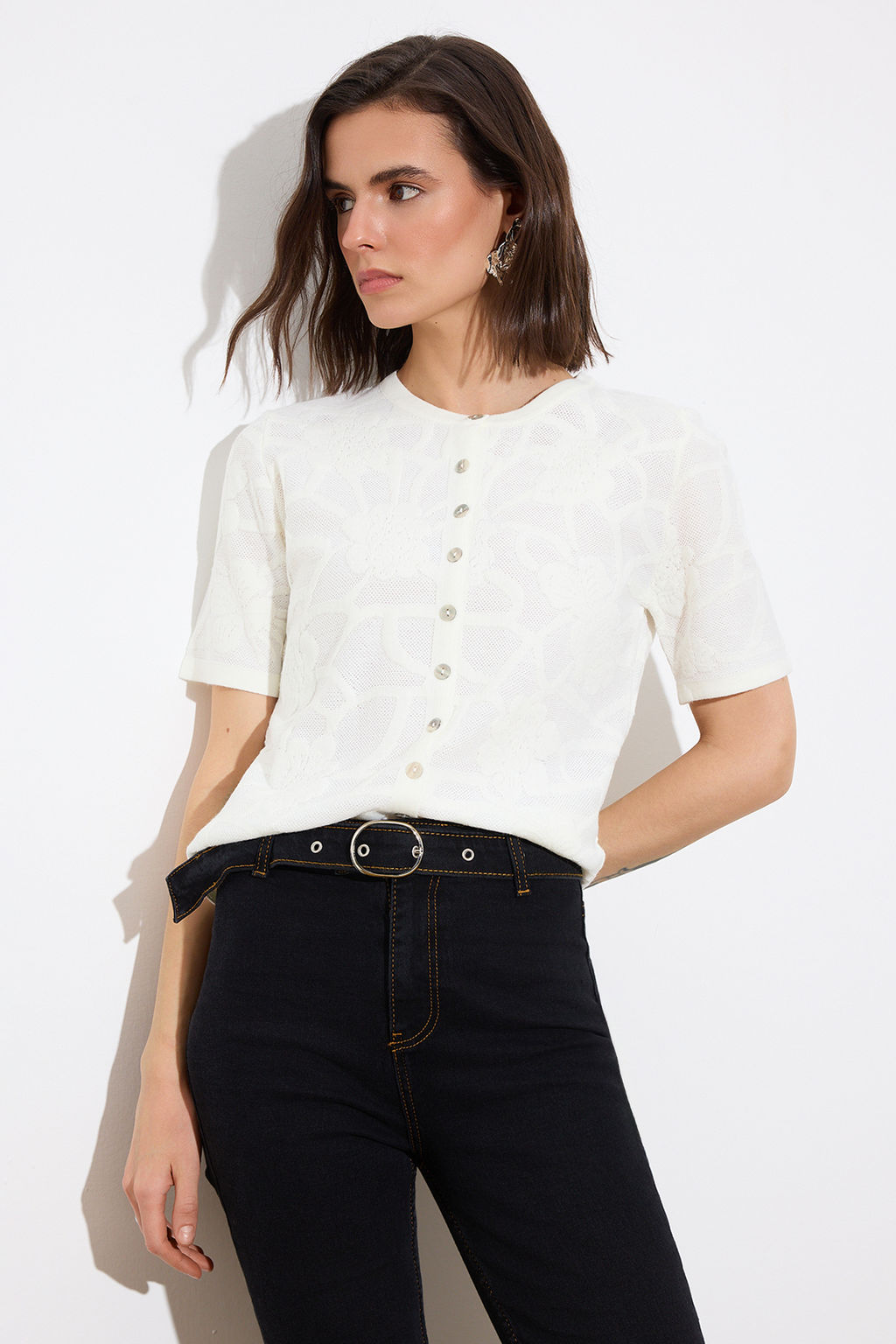 Limited Edition Ekru Cicek Desenli ve Dokulu Bisiklet Yaka Triko Bluz TWOSS26BZ00118