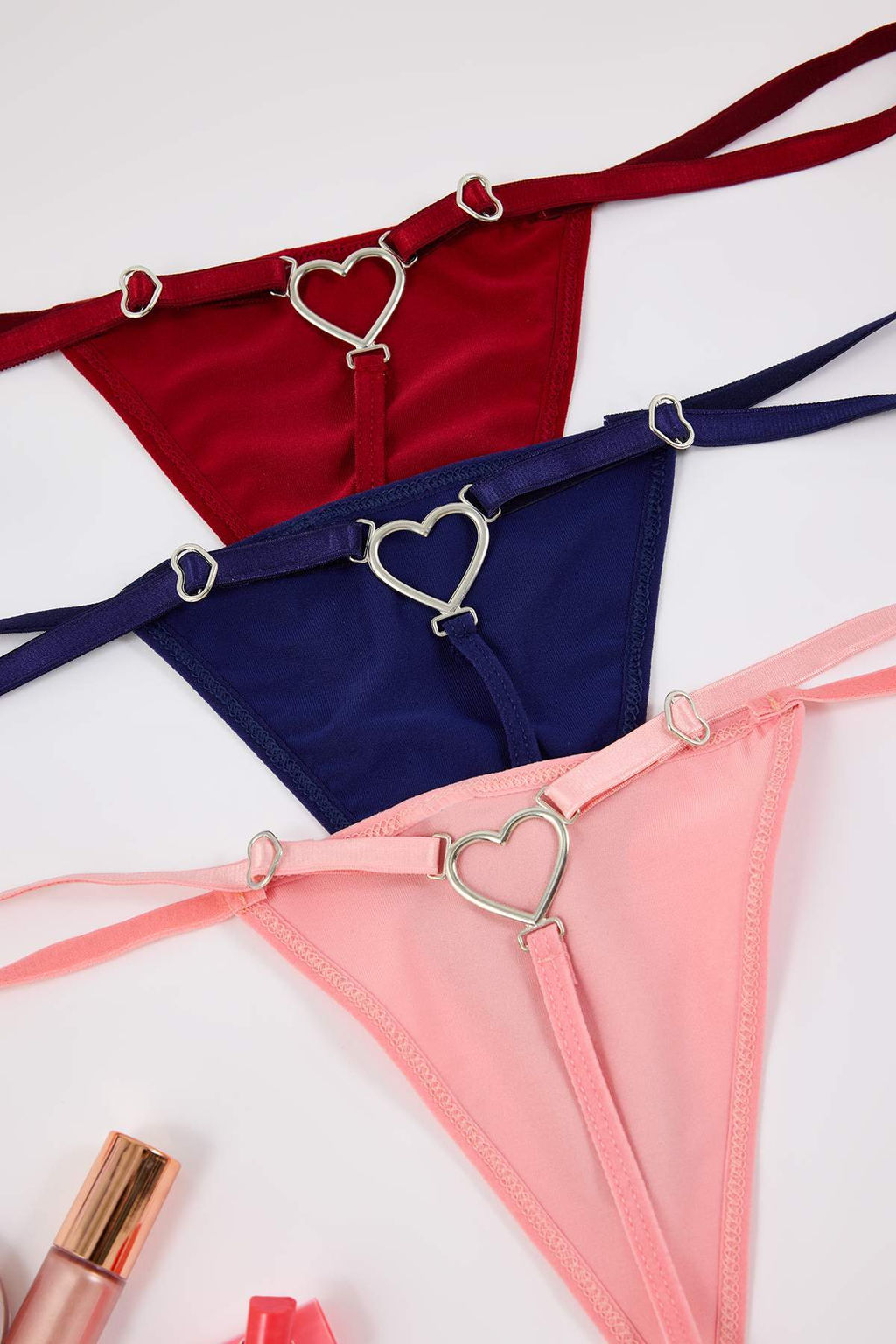 Siyah-Beyaz-K?rm?z? 3lu Kalp Aksesuarl? Fantezi String Orme Kulot THMAW26KU00033 - Trendyolmilla фото 5