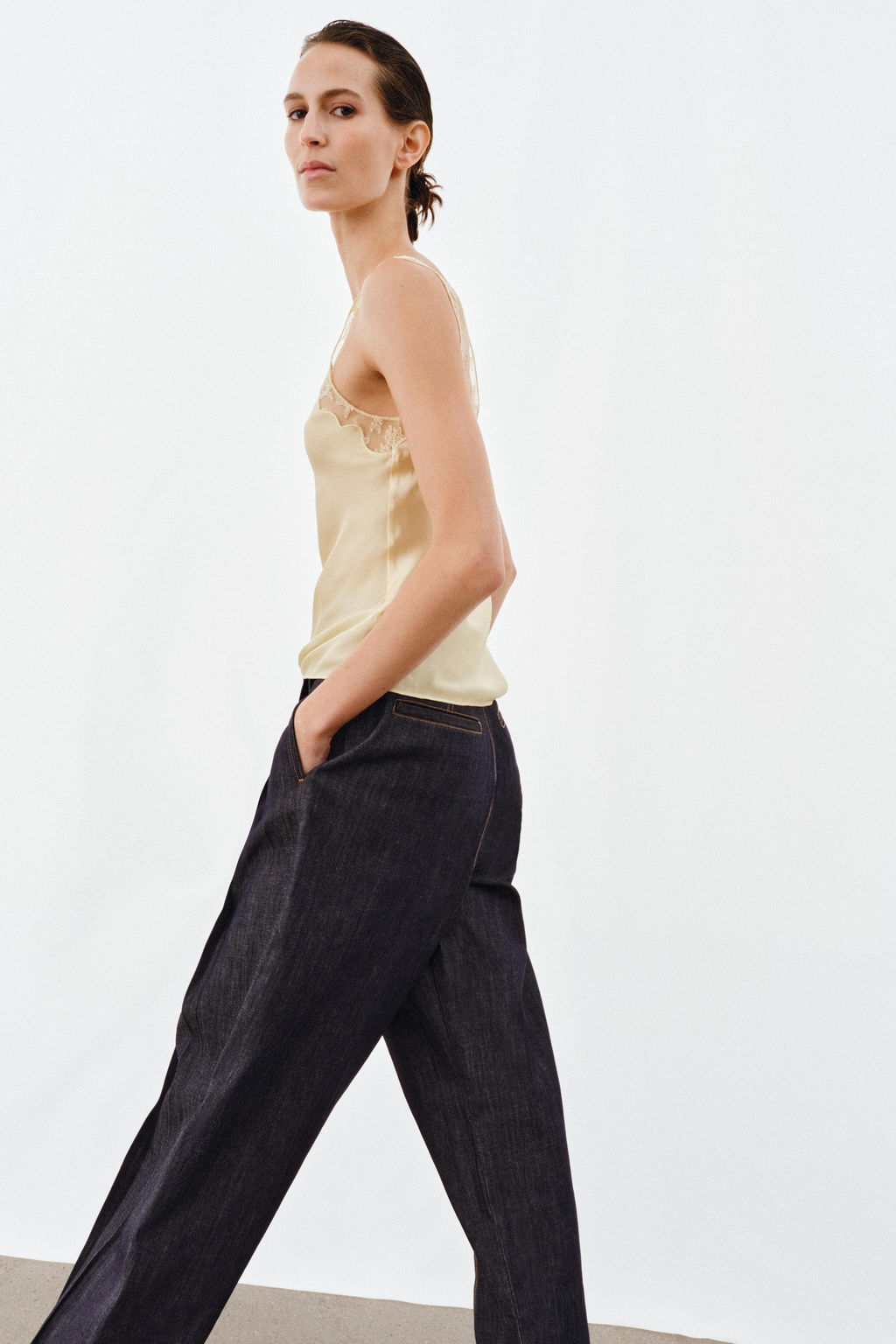 TOP SATINADO ENCAJE ZW COLLECTION / Amarillo - Zara фото 4