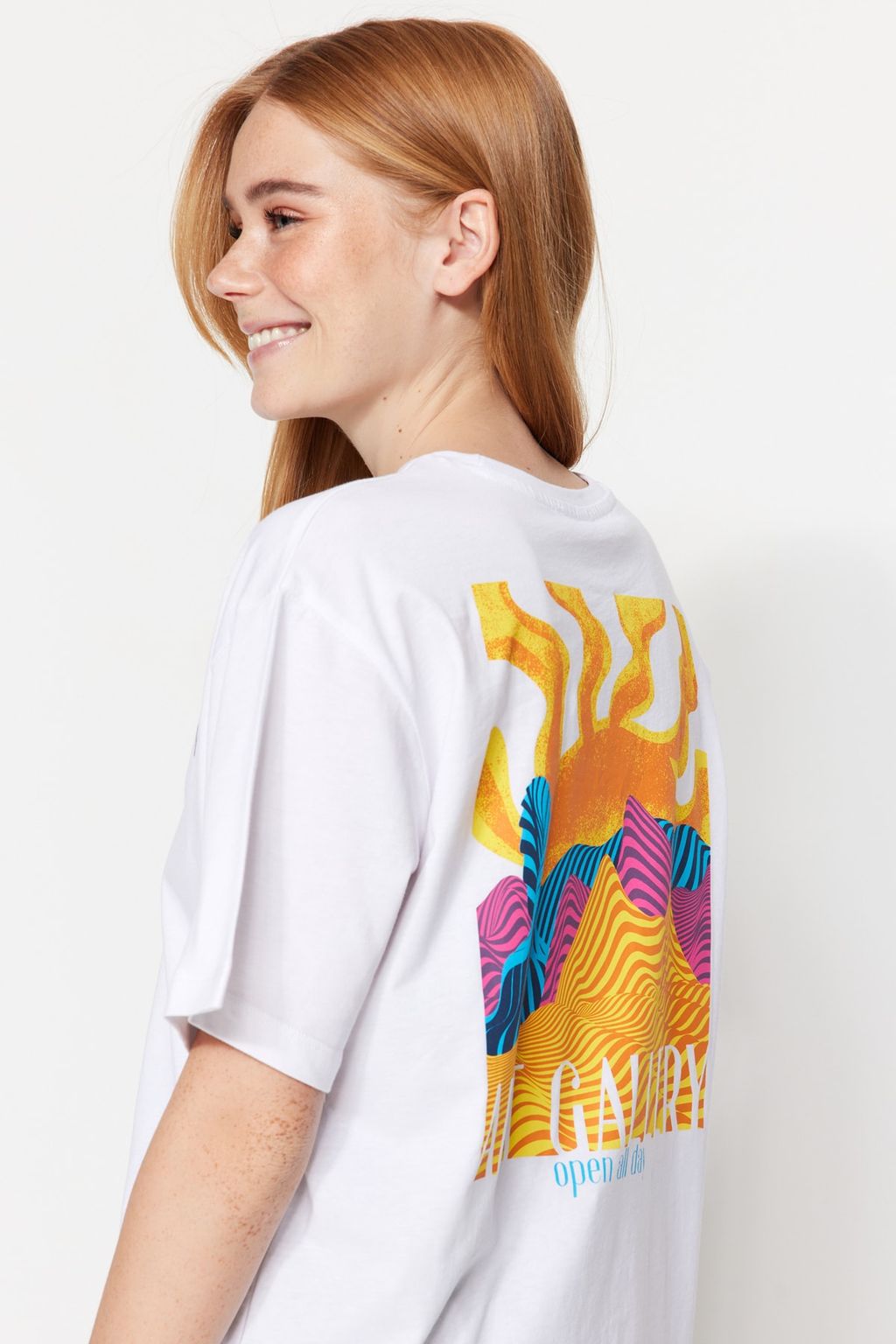 TRENDYOLMILLA Beyaz %100 Pamuk On ve Arka Bask?l? Boyfriend Fit Bisiklet Yaka Orme T-Shirt TWOSS23TS00057  фото 5