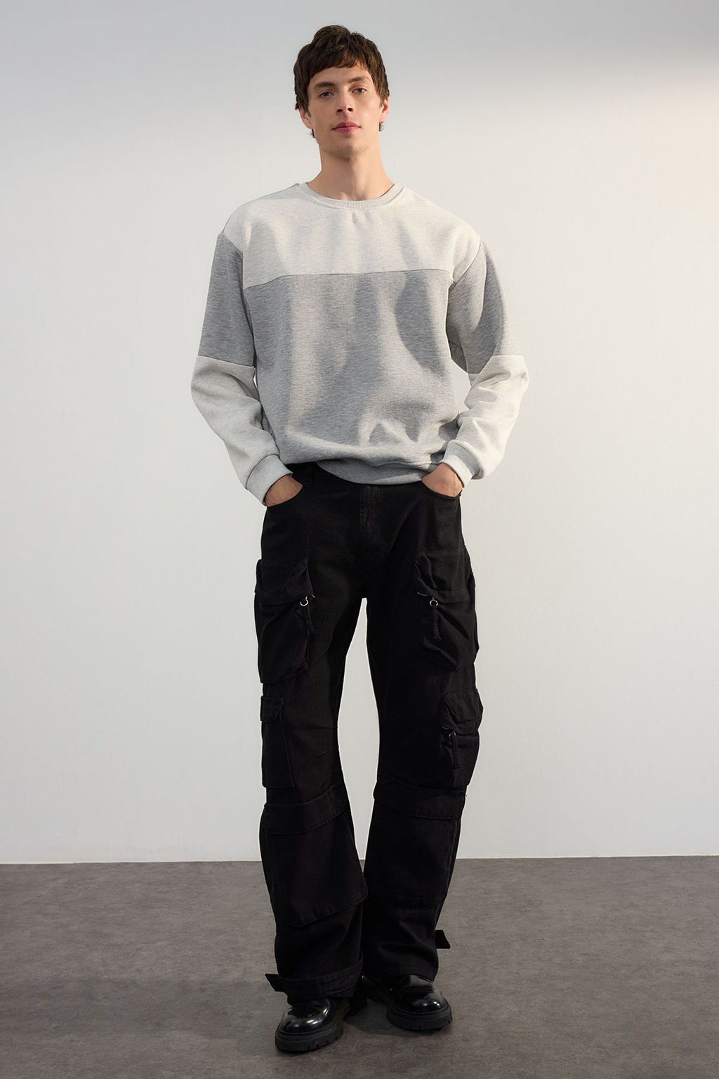 TRENDYOL MAN Lacivert Oversize/Genis Kesim Renk Bloklu Ici Polarl? Basic Sweatshirt TMNAW25SW00013 - Trendyolmilla фото 17