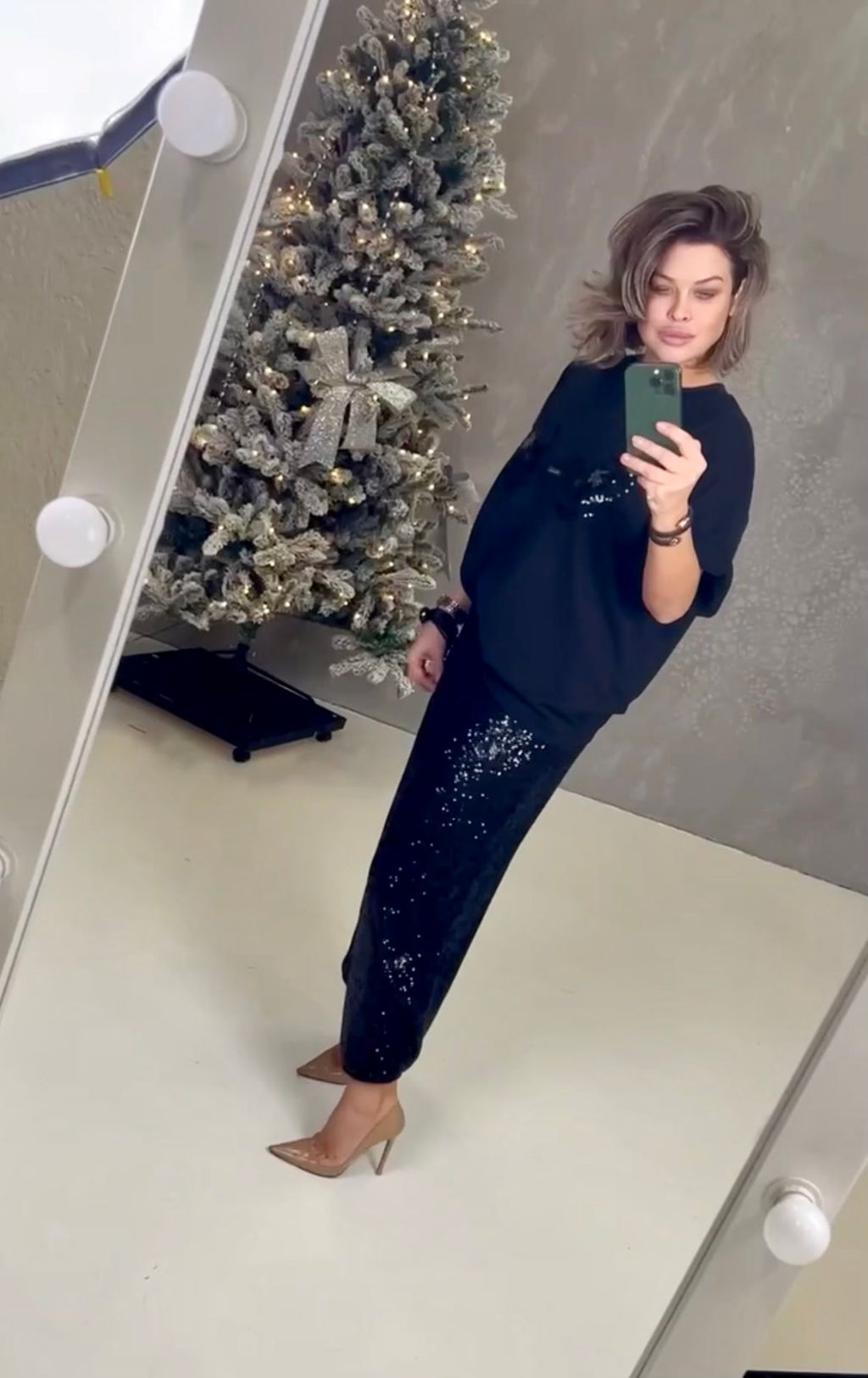 Футболка с вышивкой из паейток 5814 - Soda фото 8