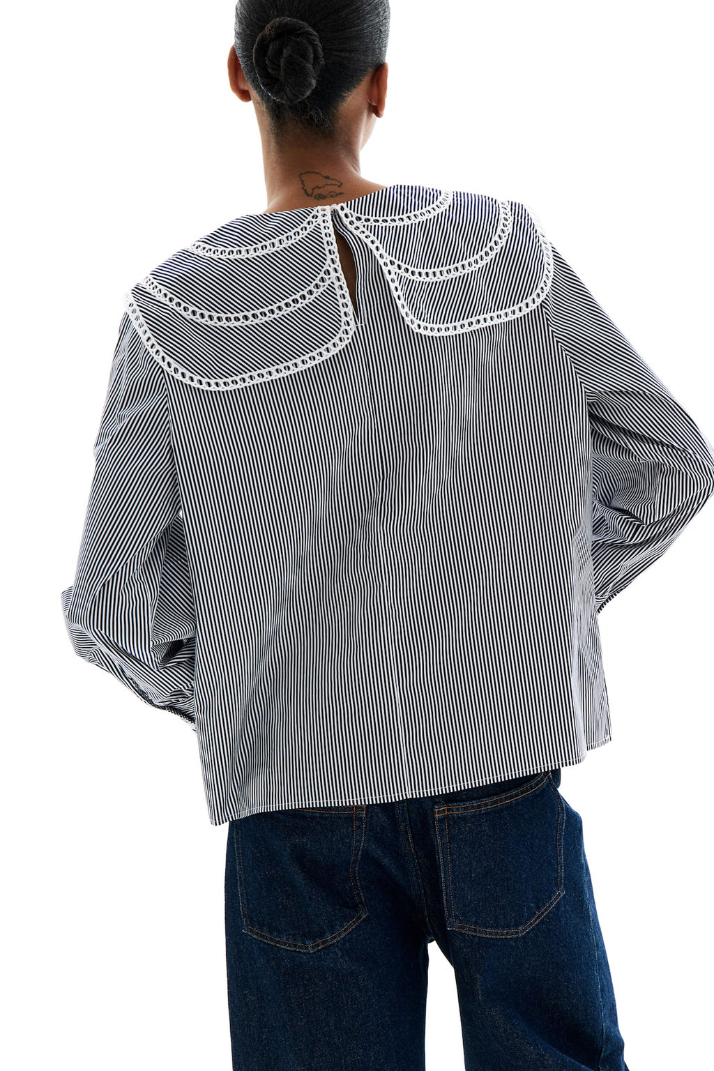 Blusa de algodon con ribetes de encaje