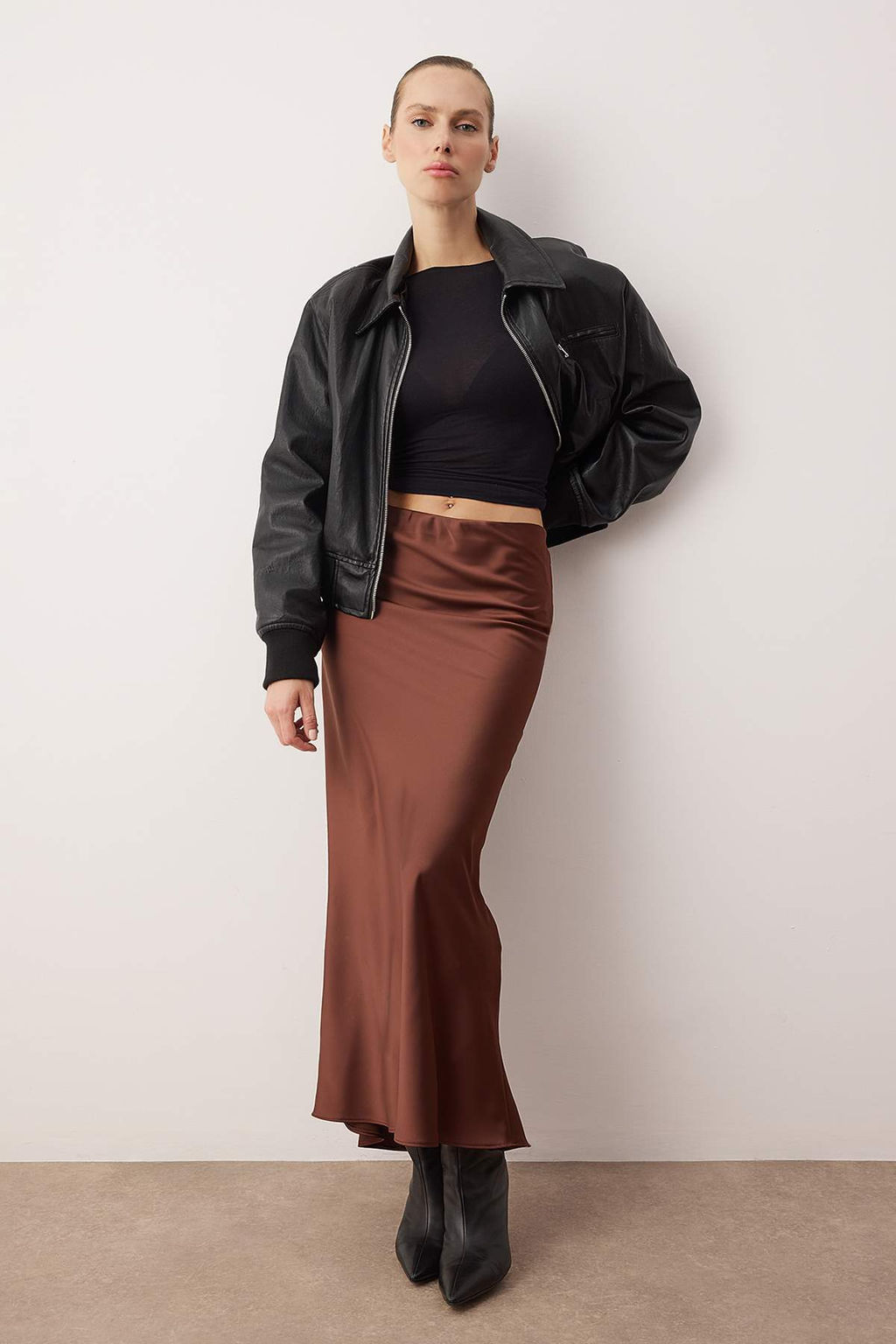 TRENDYOLMILLA Siyah Bal?k Kesim Saten Maxi Boy Dokuma Etek TWOAW24ET00358 фото 11