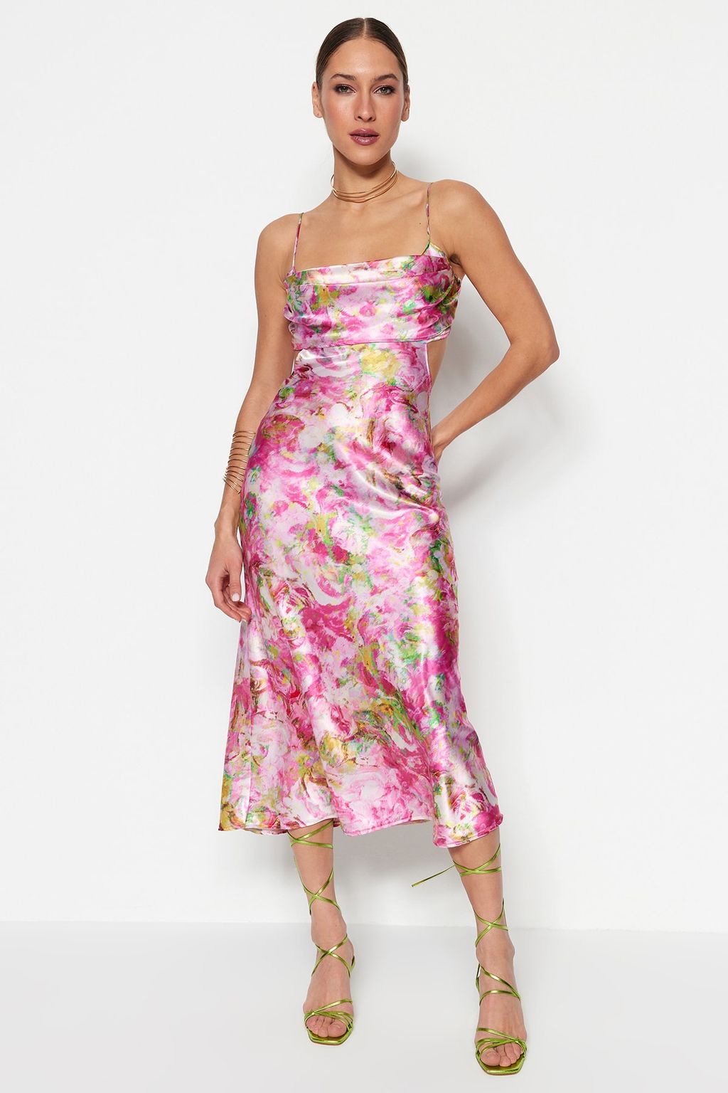 TRENDYOLMILLA Pembe-Cok Renkli Cicek Desenli Dokuma Saten S?k Abiye Elbise TPRSS23EL00305  фото 3