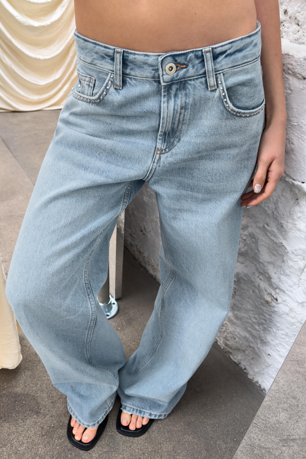 JEANS TRF EXTRA WIDE LEG TACHAS TIRO ALTO / Azul claro - Zara фото 2