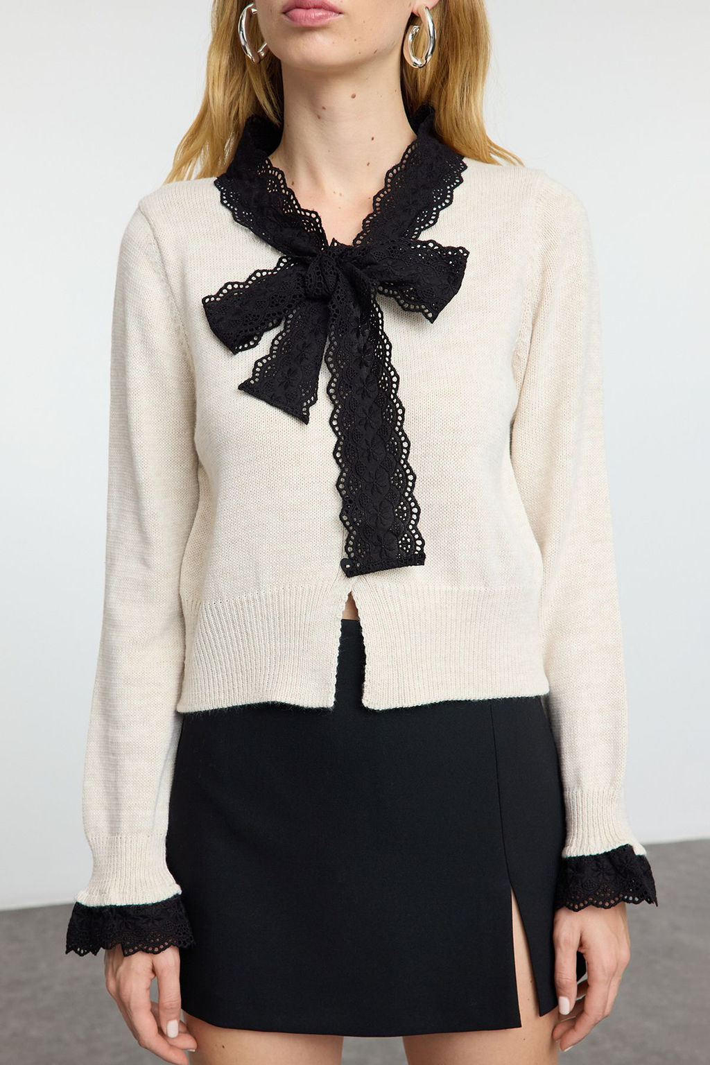 TRENDYOLMILLA Siyah Crop Garnili Kurdele/Fiyonk Detayl? Triko H?rka TWOAW25HI00251  фото 3