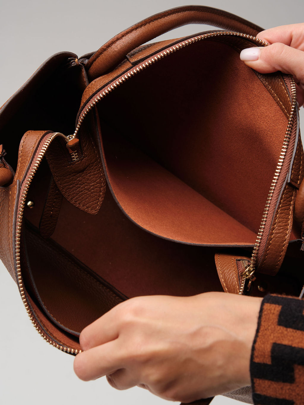 Кожаная сумка Deboro 31090 коричневый фундук