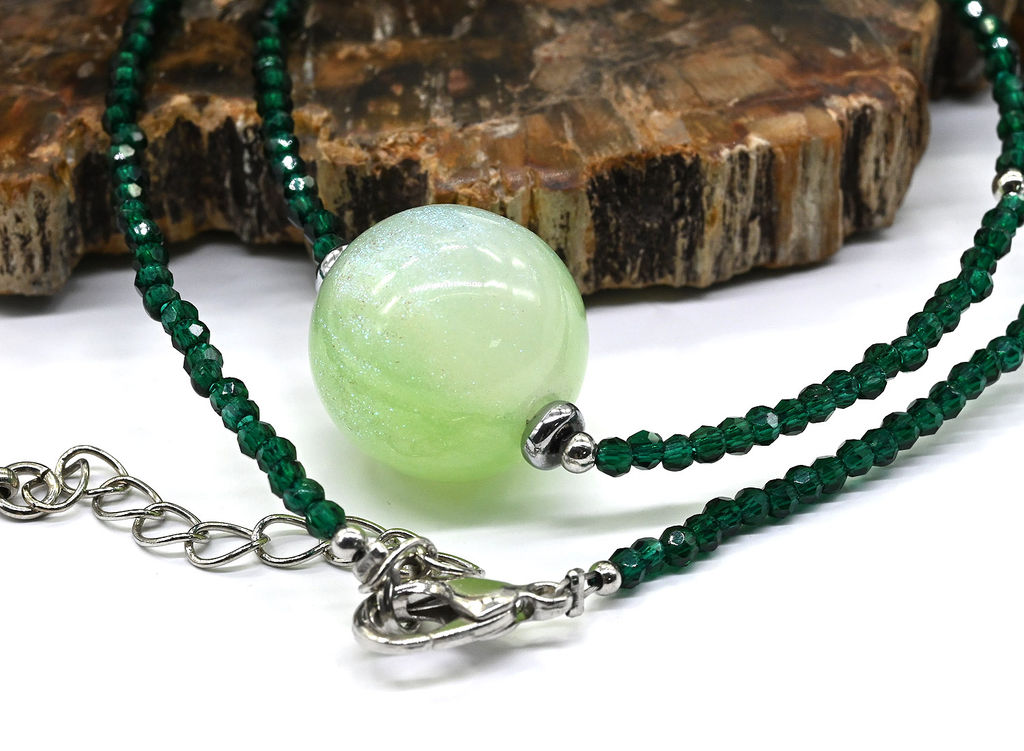 Чокер из бисера рондель 2,5мм с шаром 16мм, цвет зеленый, 39см