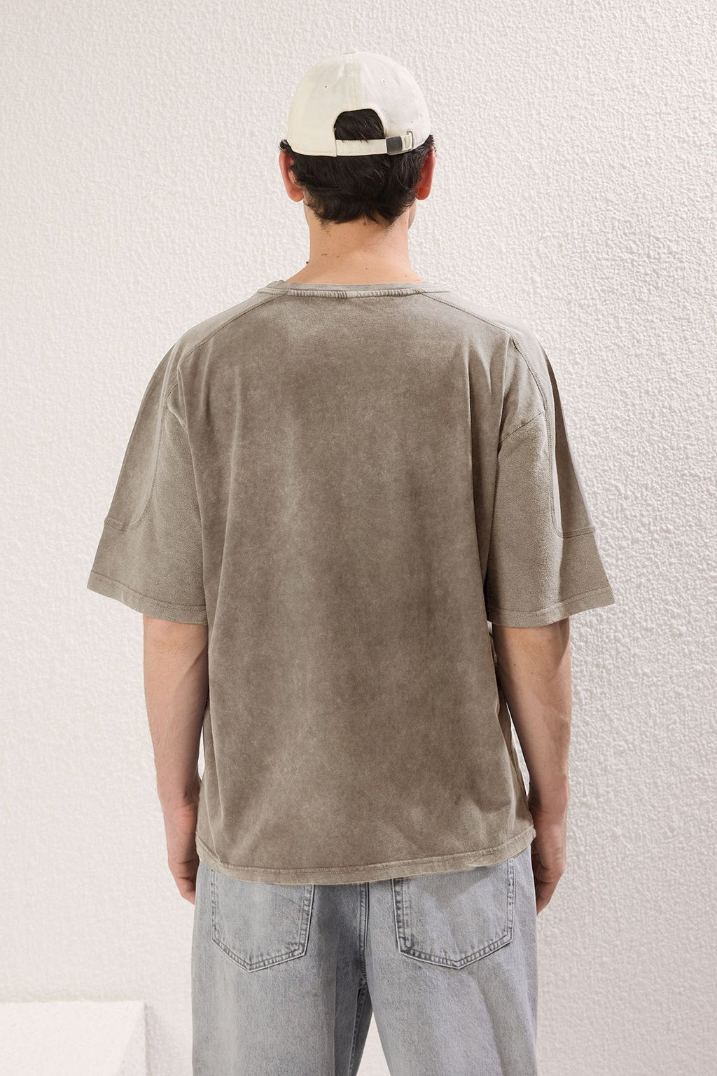 TRENDYOL MAN Vizon Oversize/Genis Kesim Eskitme/Soluk Efekt Kumas Mix Detayl? T-Shirt TMNSS25TS00014 - Trendyolmilla фото 12