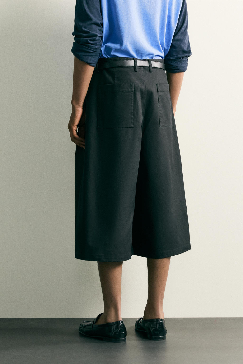 PANTAL?N CULOTTE RELAXED FIT PLIEGUES LATERALES / Negro - Zara фото 3
