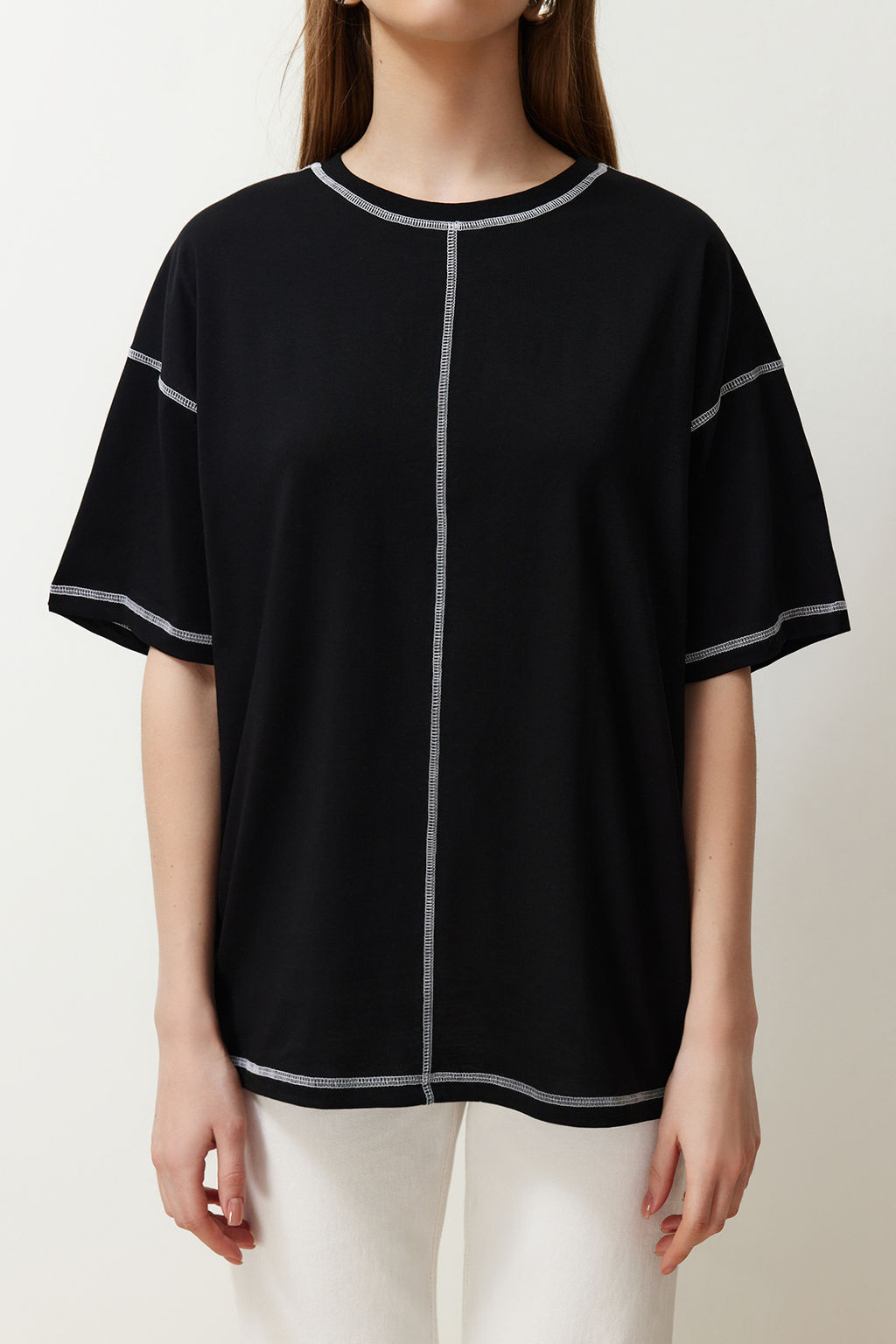 Siyah %100 Pamuk Karkoya Dikis Detayl? Oversize/Genis Kesim Orme T-Shirt TWOSS24TS00184