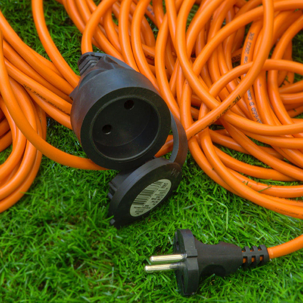 UG /UCK-1N/2x0,75/20M/O IP44 ORANGE Удлинитель силовой в бухте, б/з, 1гнездо, 20м (ПВС 2х0,75), 6A. Оранжевый. TМ Uniel
