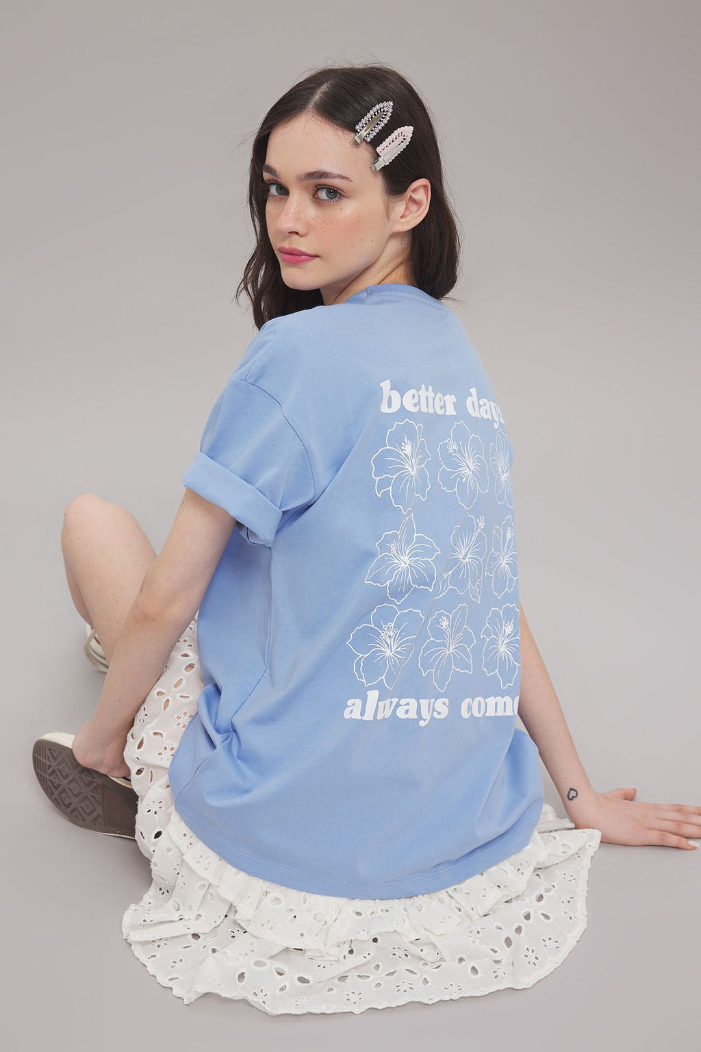 TRENDYOLMILLA Ac?k Mavi %100 Pamuk Oversize/Genis Kal?p On Arka Bask?l? Orme T-Shirt TWOSS25TS00059  фото 5