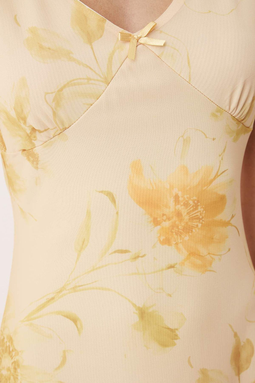 Trendyolmilla Kahverengi Fitted/Vucuda Oturan Puantiyeli Fiyonklu Maxi Tul Esnek Orme Elbise TWOSS25EL00361  фото 8