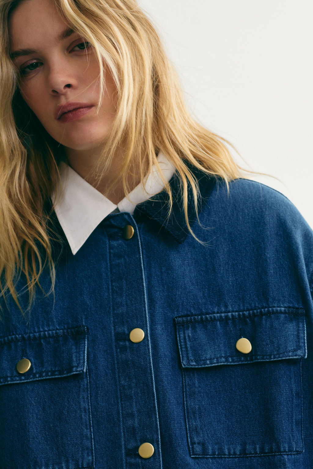 Chaqueta denim con cuello de pana - H&m фото 6
