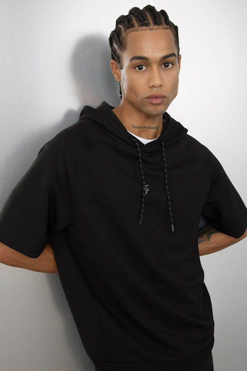 DeFactoFit Standart Fit Kapusonlu Skuba Dalg?c Kumas K?sa Kollu Tisort  фото 2