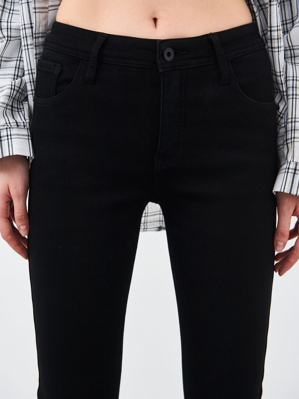 Утепленные женские джинсы зауженного кроя на флисе - Mossmore фото 25