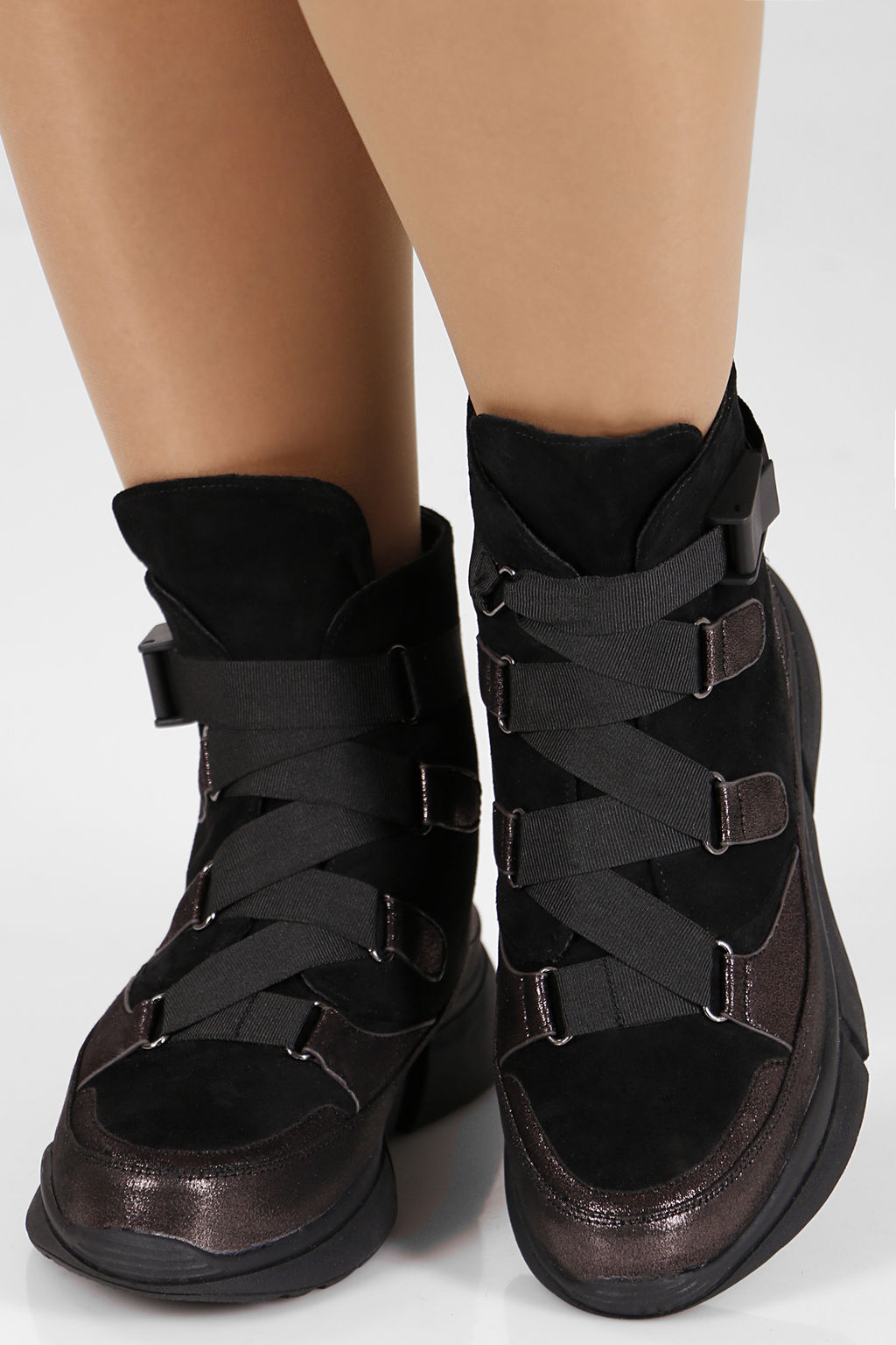 Зимние спортивные ботинки женские