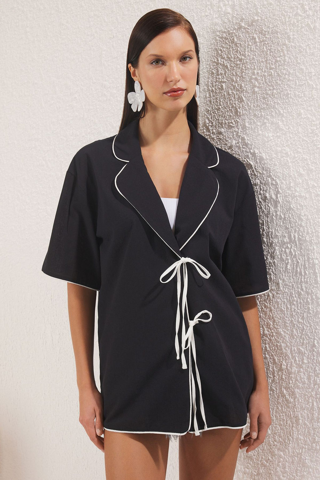 Trendyolmilla Siyah Dokuma Baglama Detayl? 100% Pamuk Plaj Gomlek TBESS25GO00025  фото 2