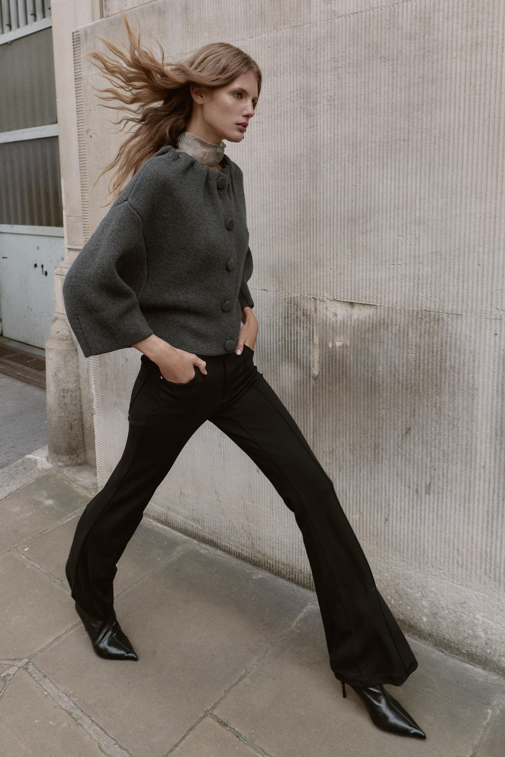 SHORT COAT WITH WOOL AND RUFFLED COLLAR - Zara фото 4