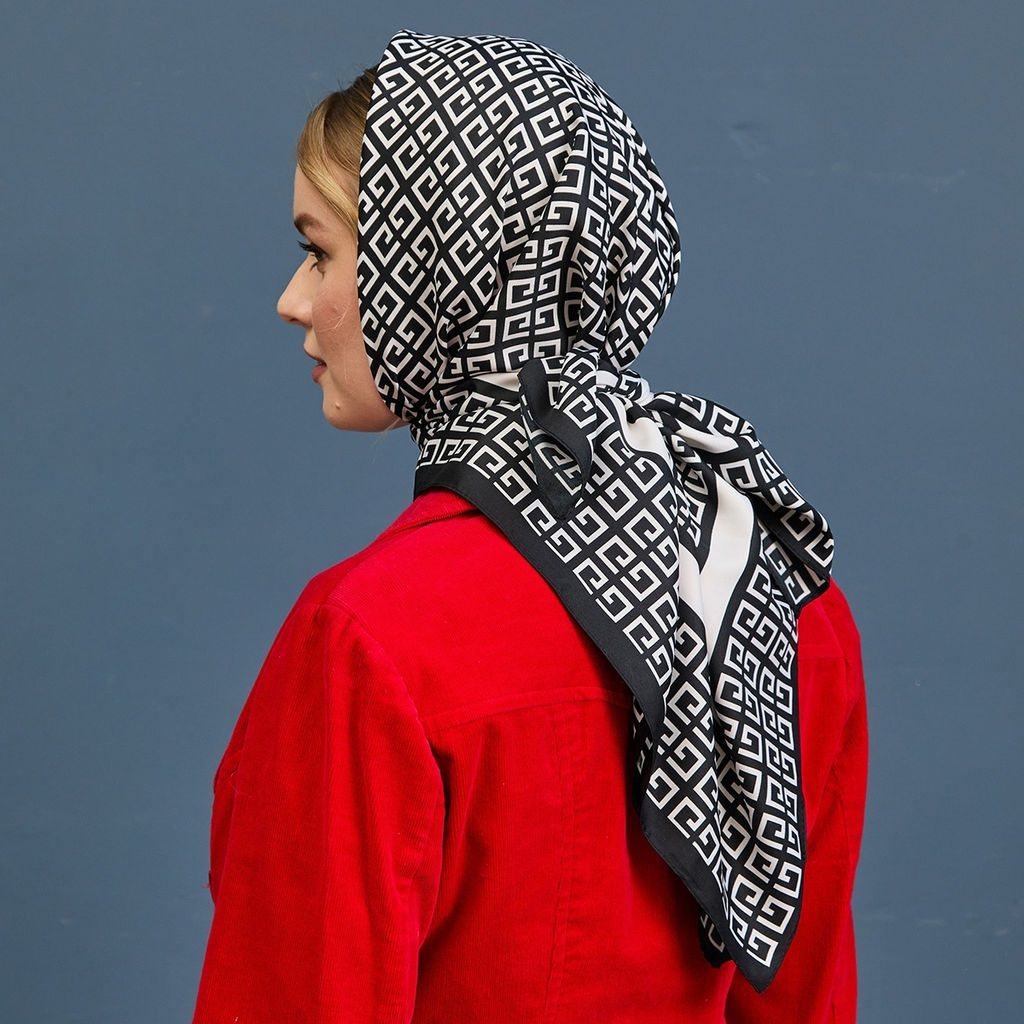 Платок с принтом G (черно-белый), 90х90 - Мастерская ПОКРОВ фото 6