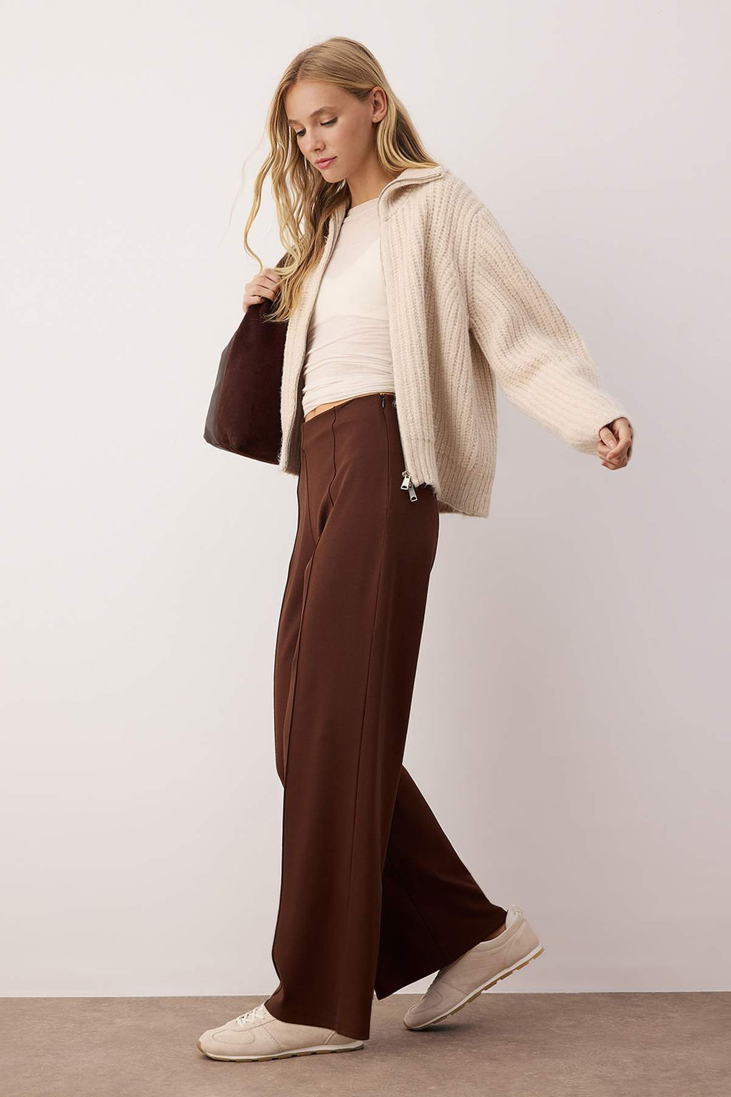 Kahverengi Interlok Wide/Leg Genis Kesim Esnek Orme Nervurlu Pantolon TWOAW26PL00075 - Trendyolmilla фото 2