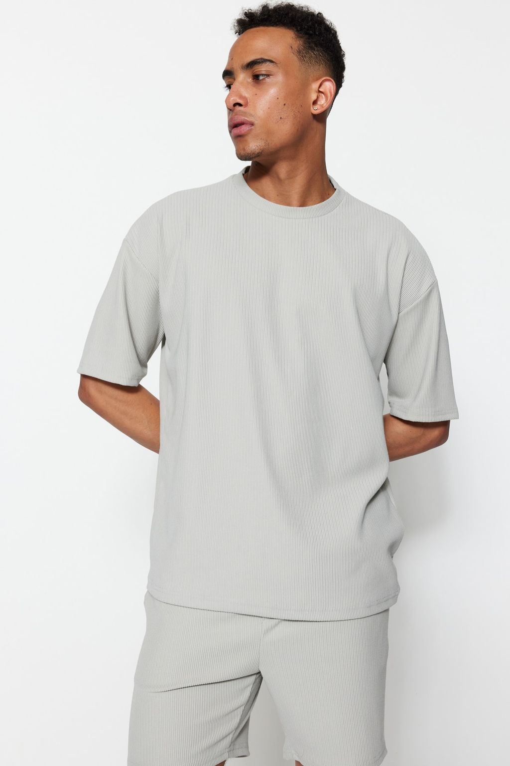 TRENDYOL MAN Kahverengi Premium Oversize Bisiklet Yaka K?sa Kol Dokulu K?r?smaz Ottoman T-Shirt TMNSS23TS00081 - Trendyolmilla фото 23