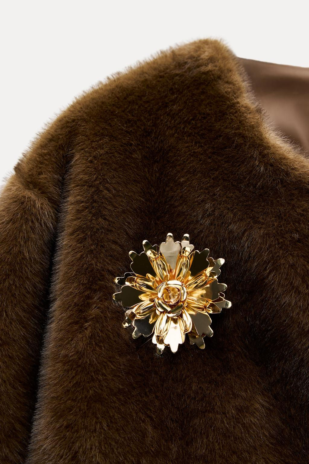 FAUX FUR BROOCH JACKET - Zara фото 5