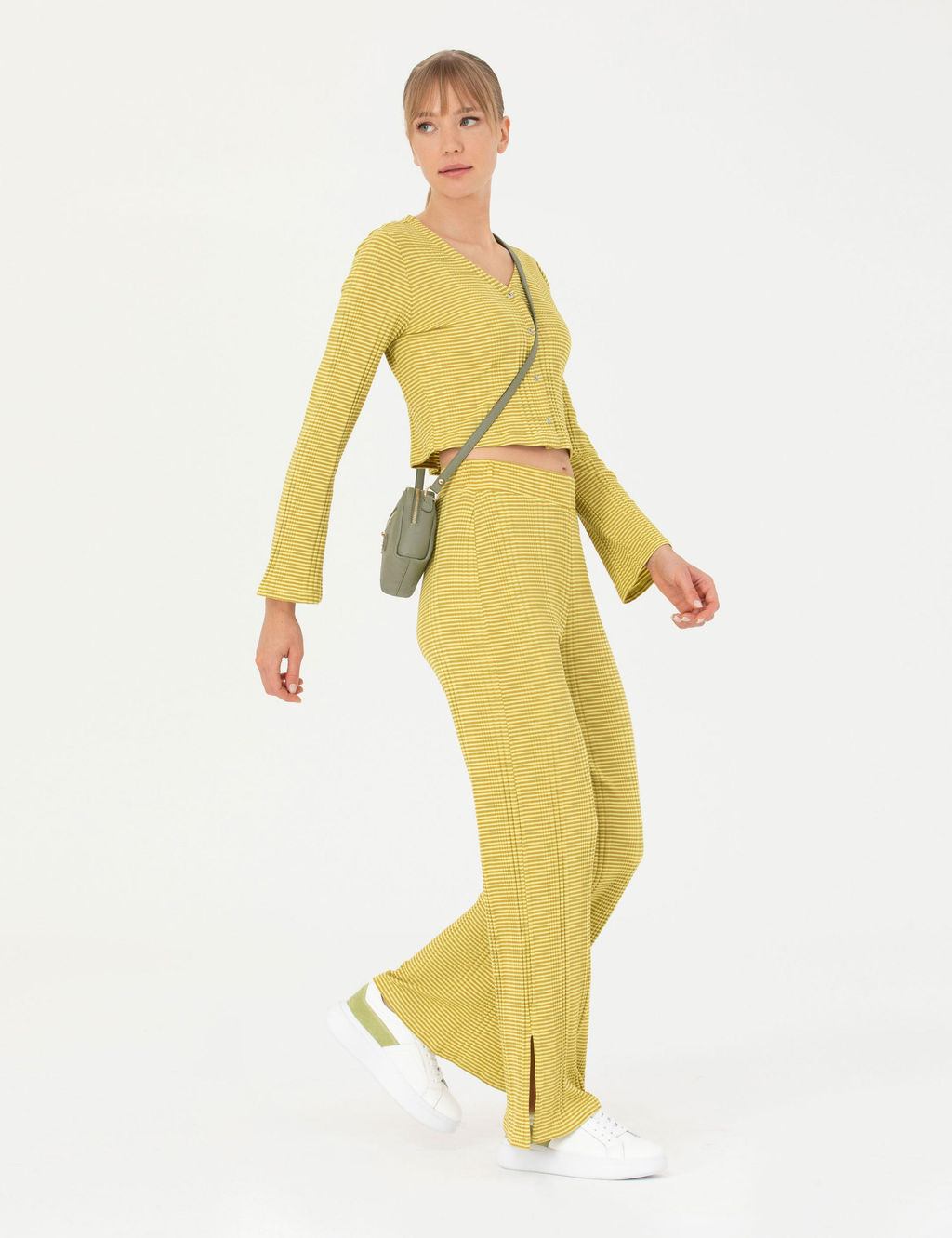 Ye_il Loose Fit E_ofman Alt_