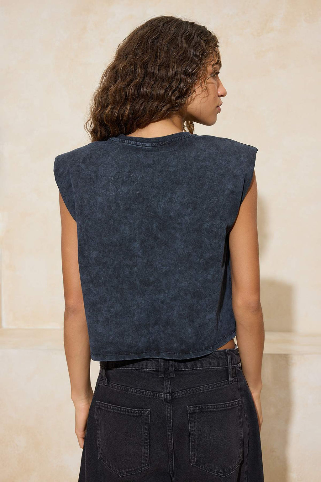 Antrasit Relaxed/Rahat Kal?p Dusuk Kol Kolsuz Vatkal? Tok %100 Pamuk Orme T-Shirt TWOSS26TS00008 - Trendyolmilla фото 4