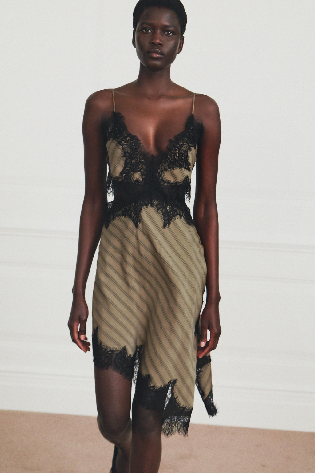 VESTIDO LENCERO CUT OUT ZW COLLECTION / Vis?n - Zara фото 2